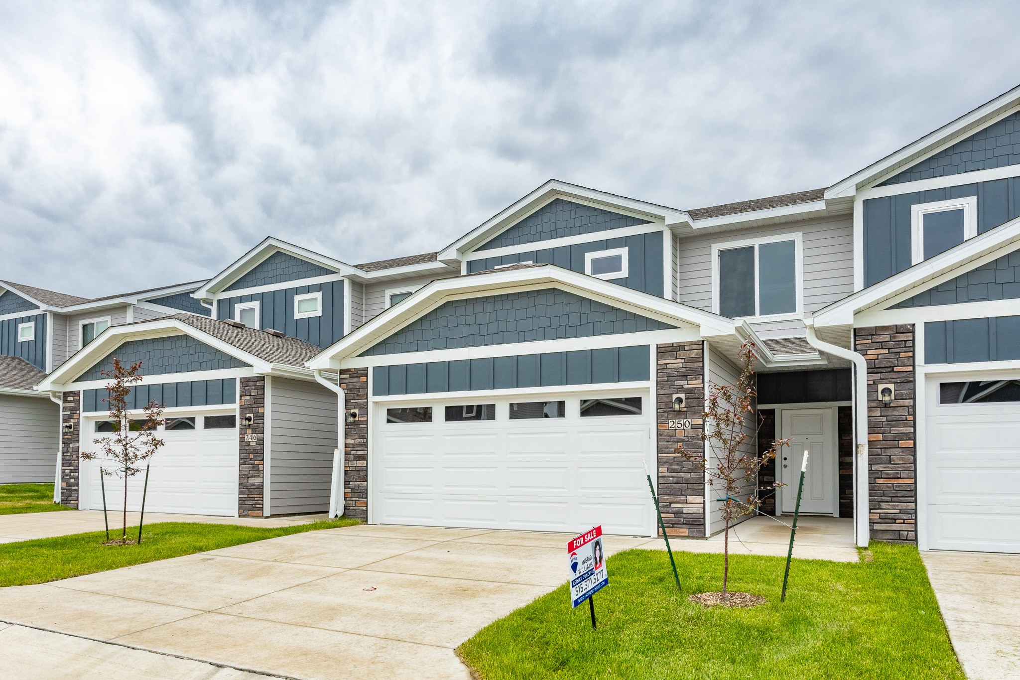 208 NW Waverly Drive