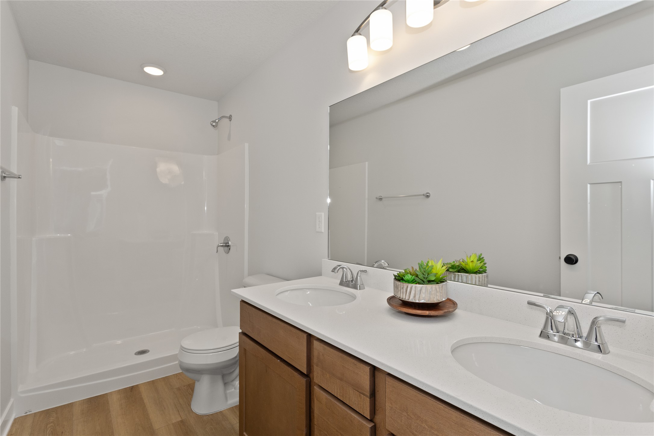 208 NW Waverly Drive