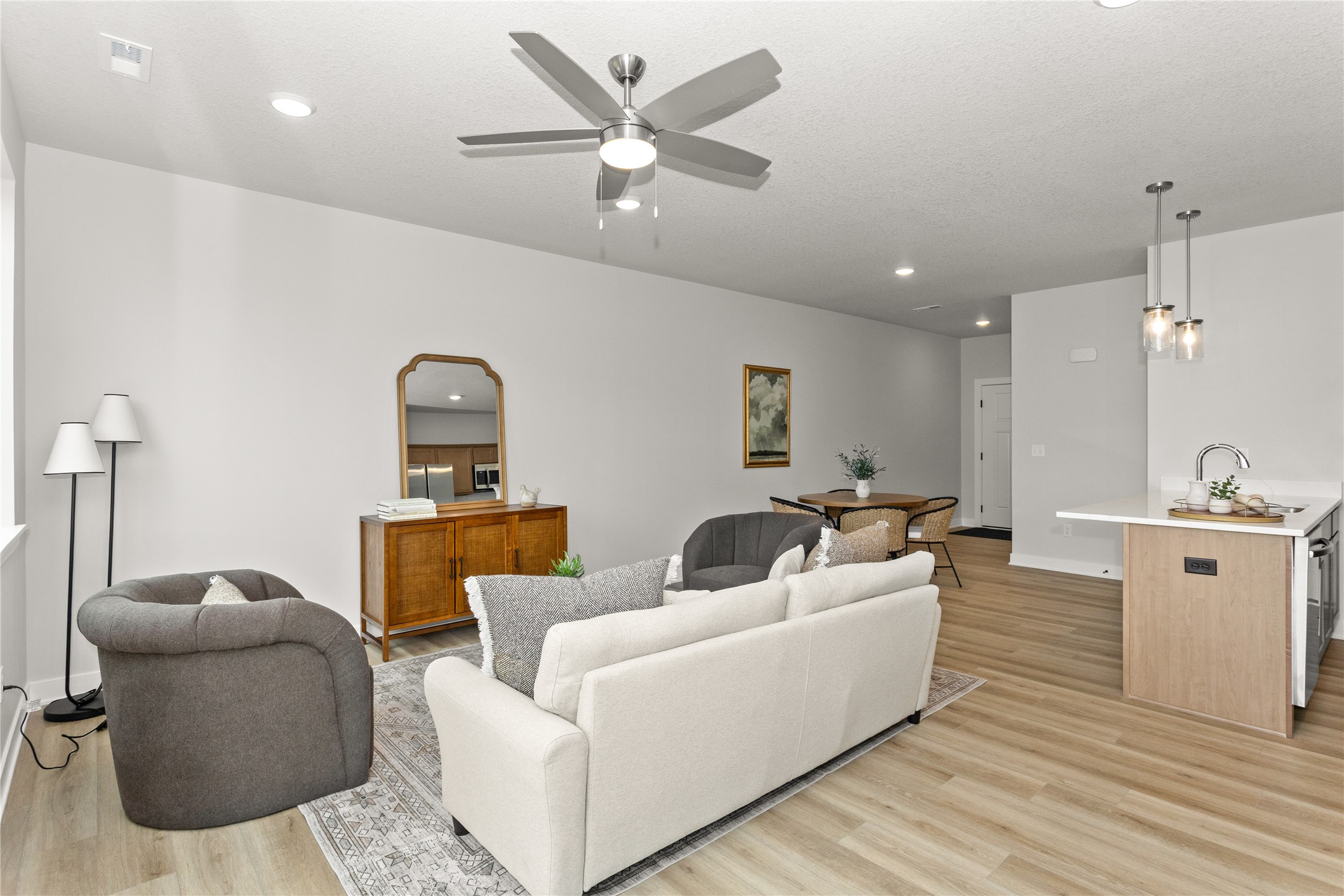 208 NW Waverly Drive