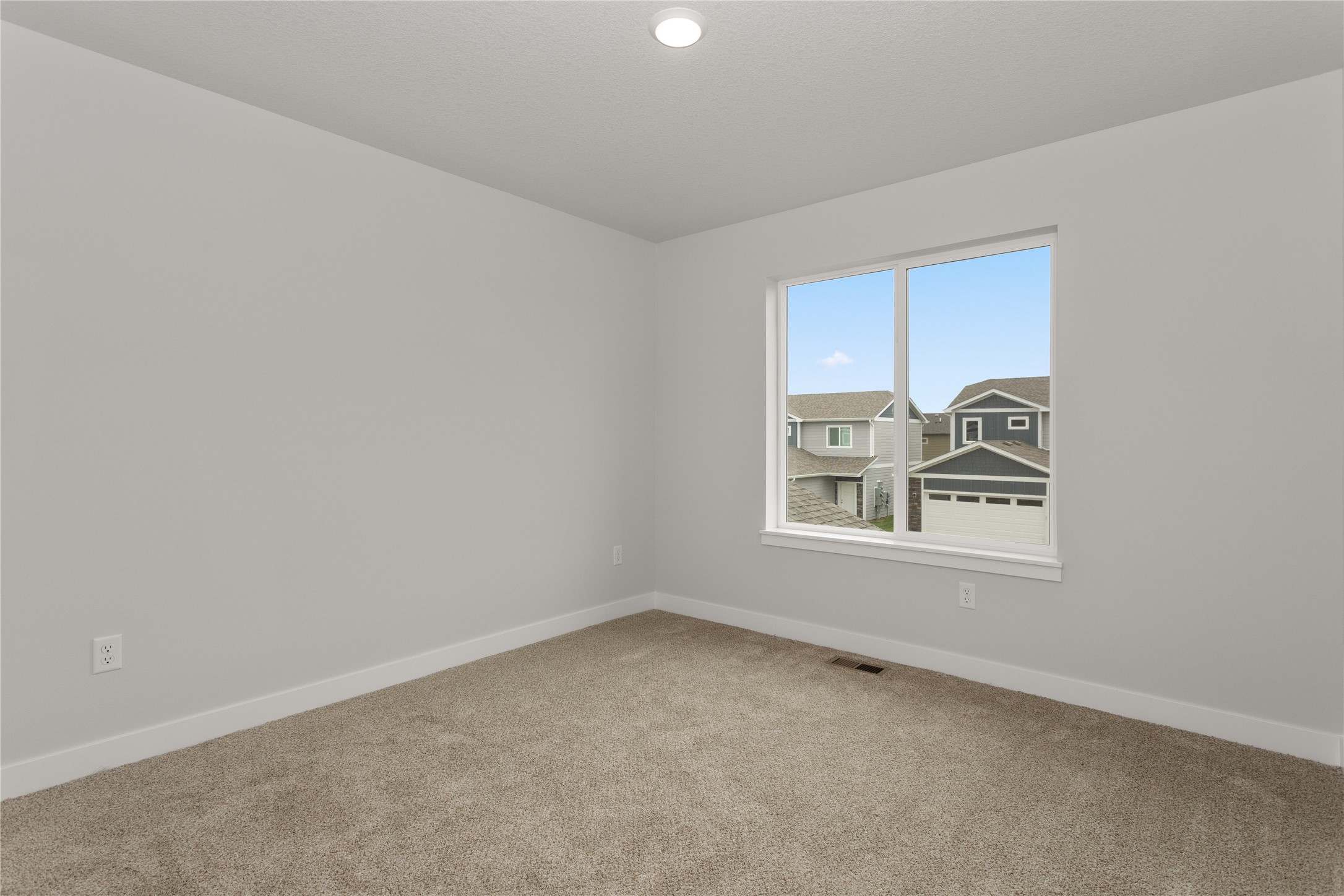 208 NW Waverly Drive