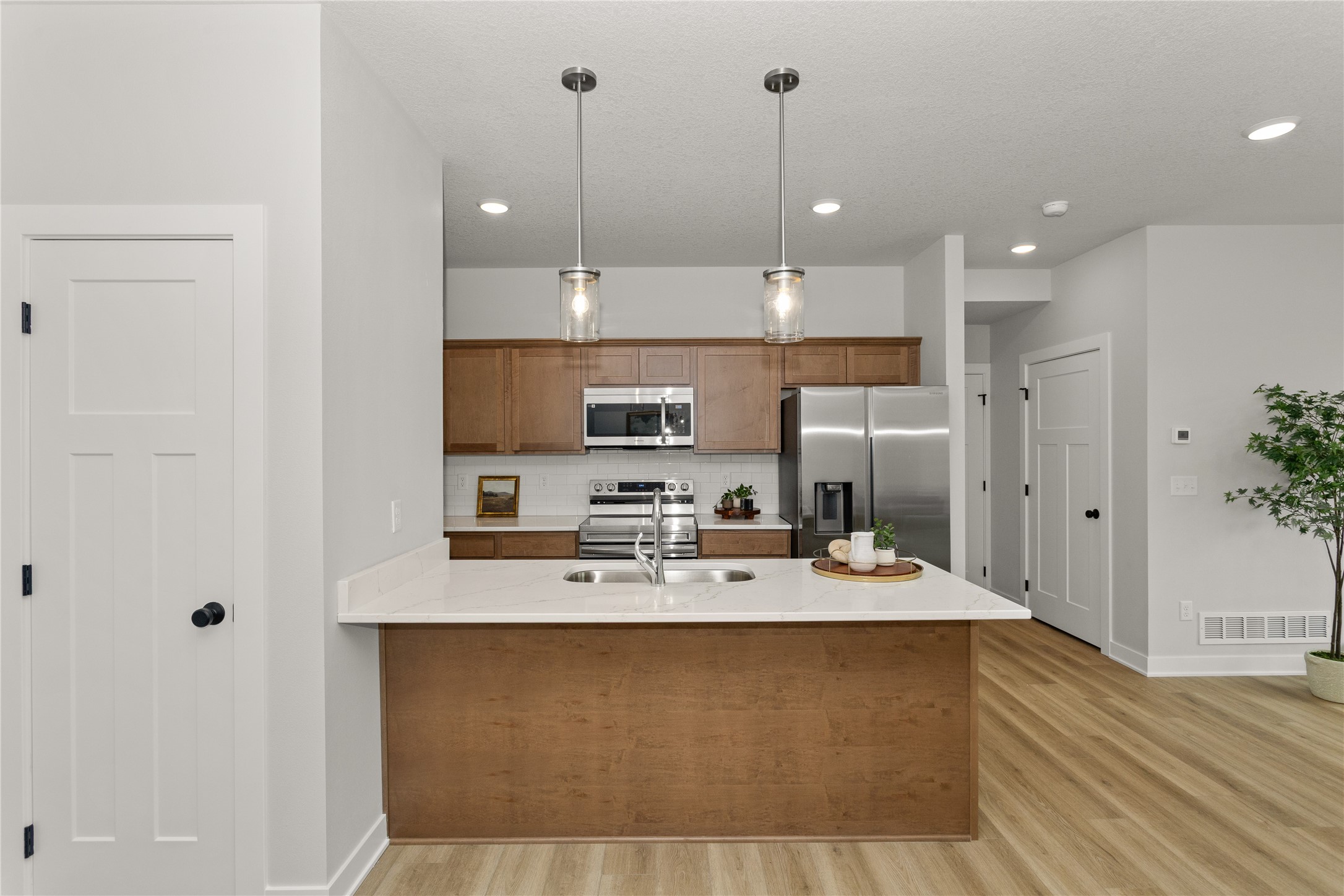 208 NW Waverly Drive