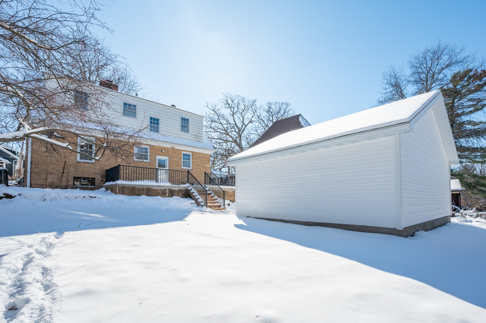 5823 Waterbury Circle