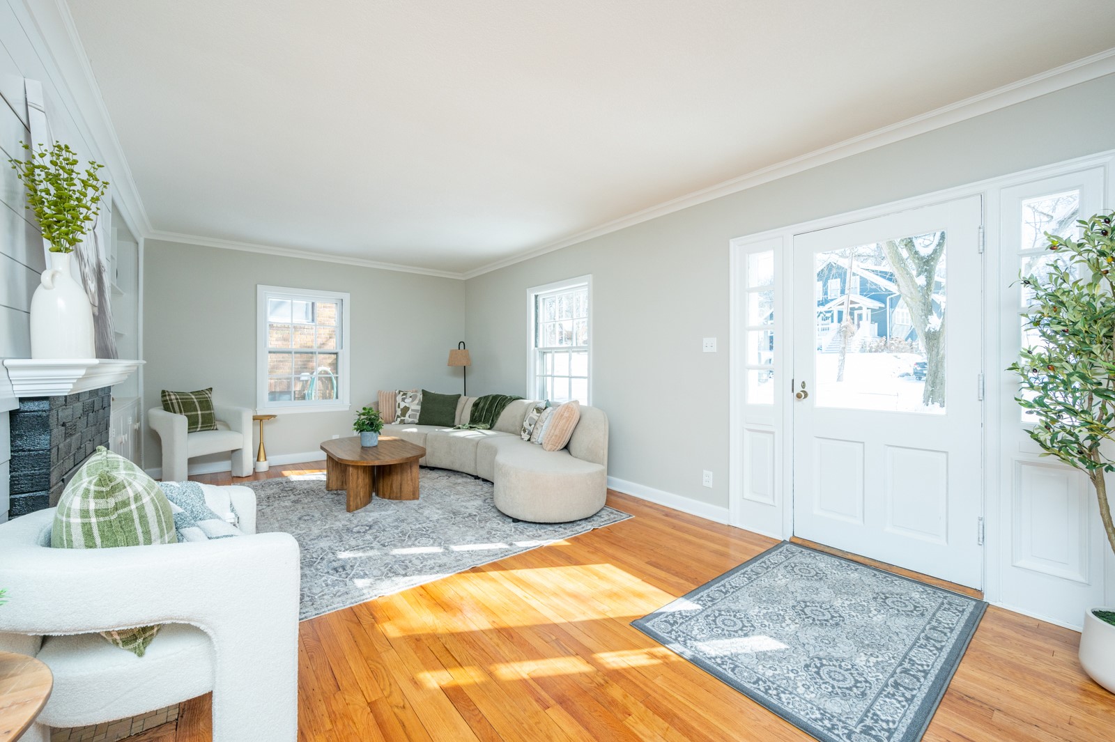 5823 Waterbury Circle