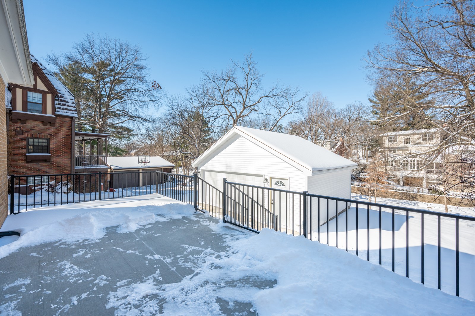 5823 Waterbury Circle