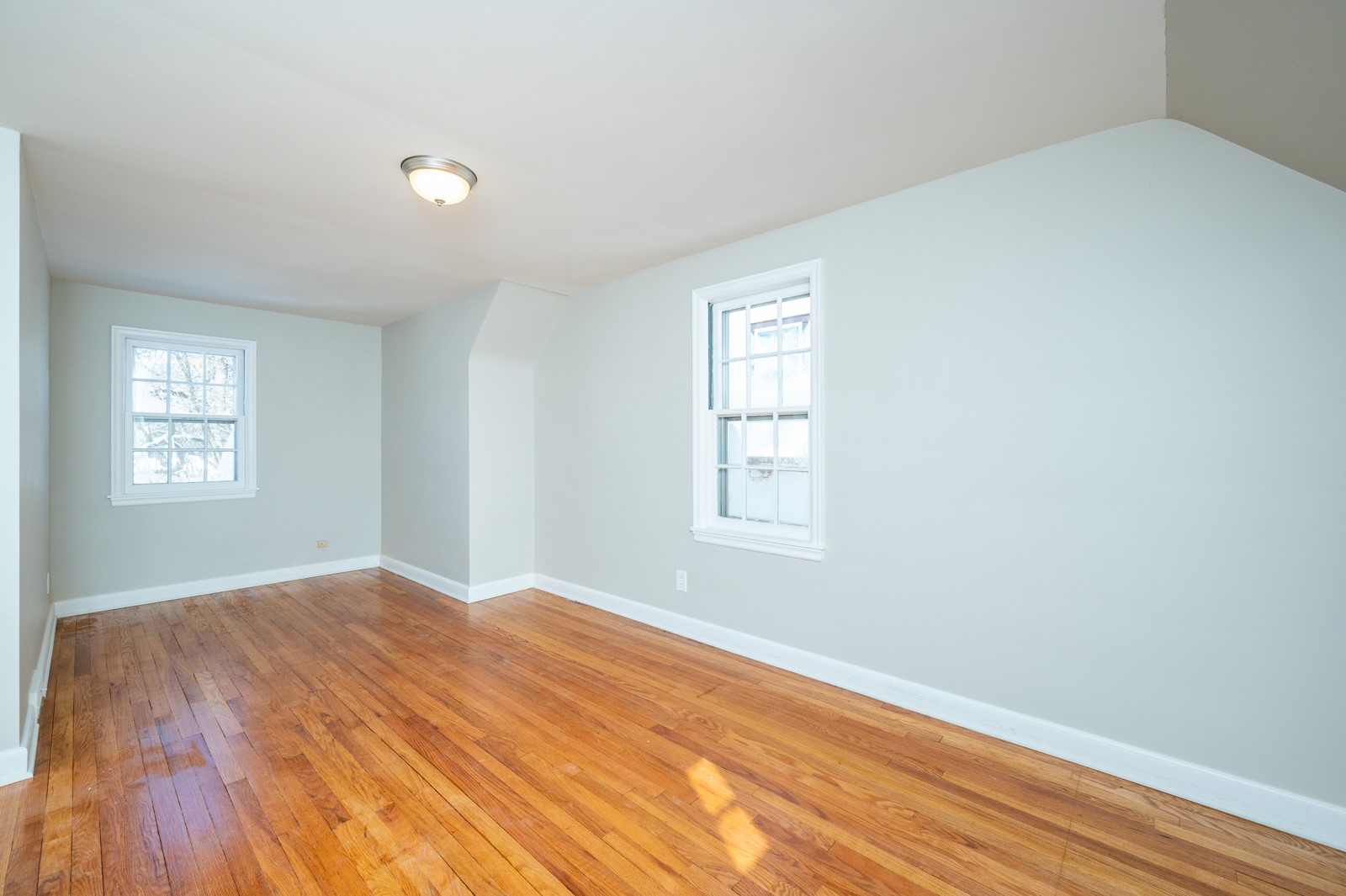 5823 Waterbury Circle