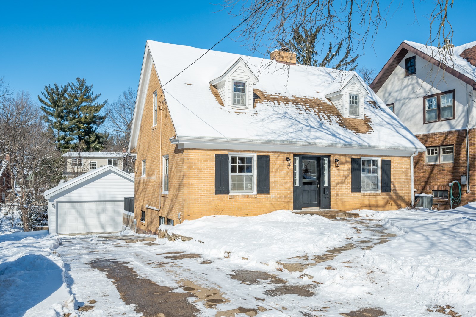 5823 Waterbury Circle