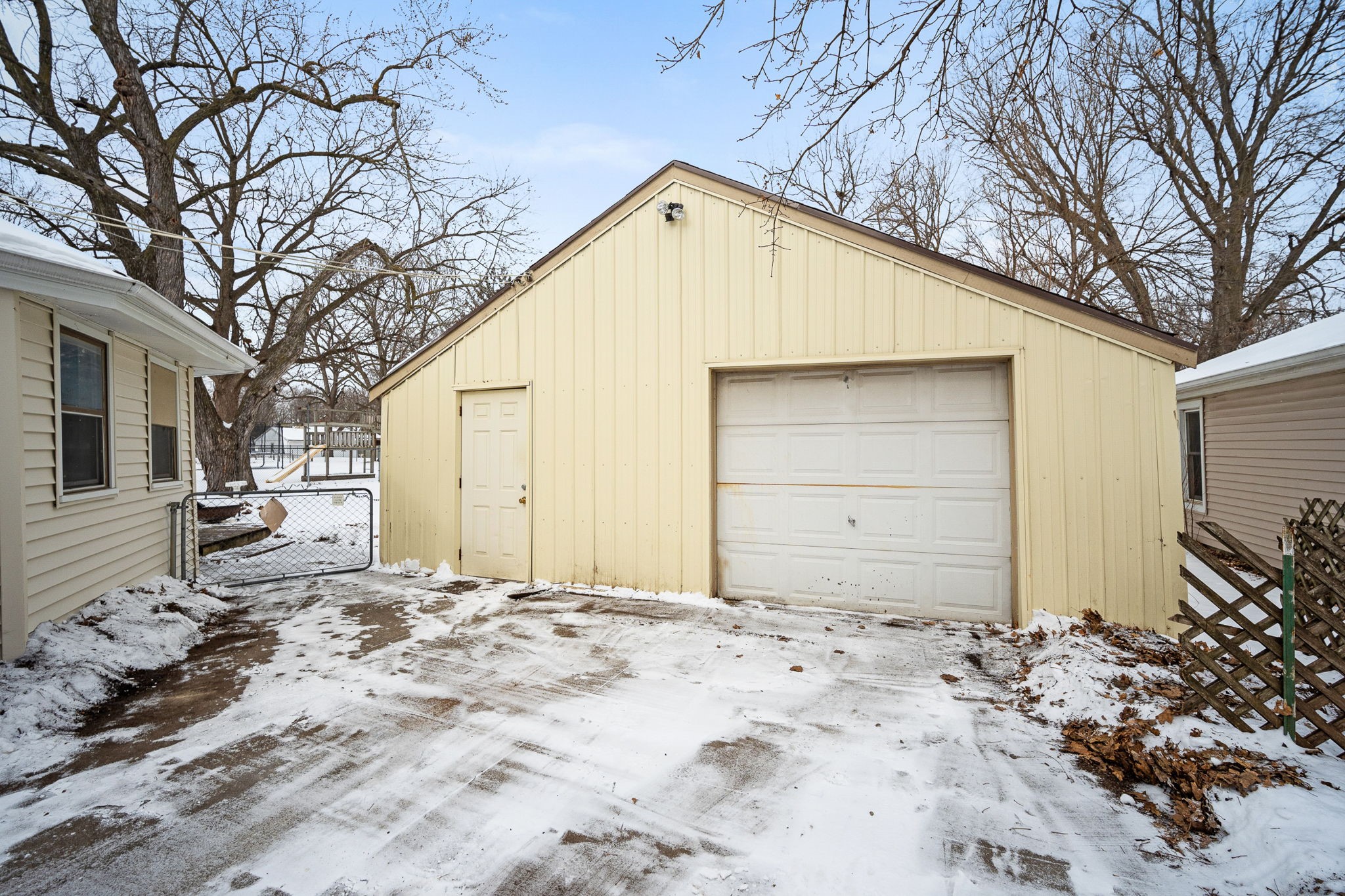 5021 Urbandale Avenue