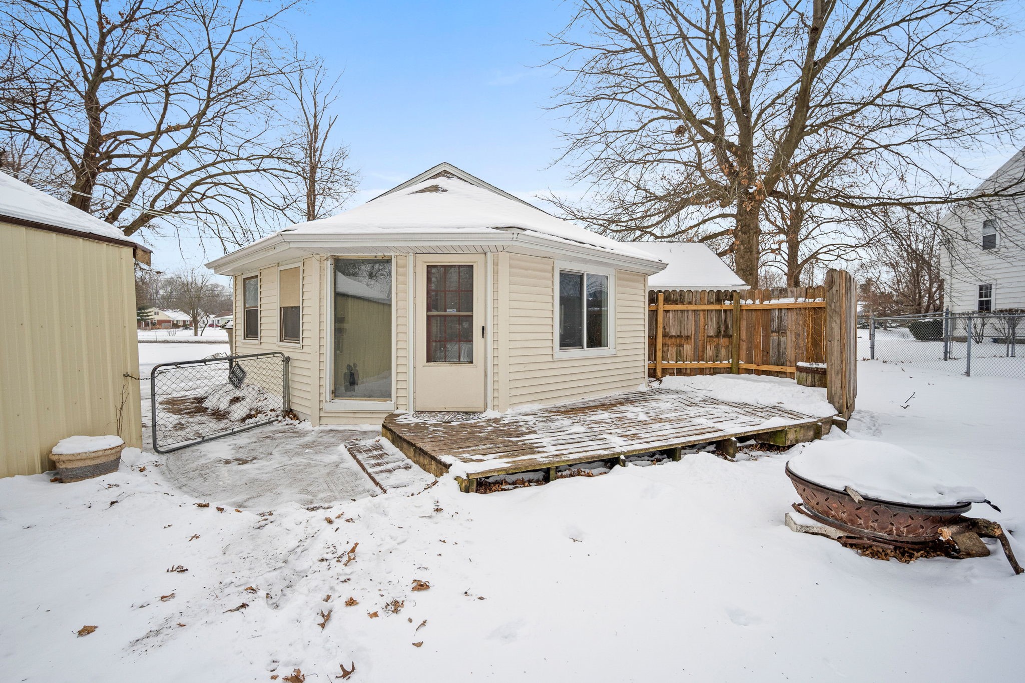 5021 Urbandale Avenue