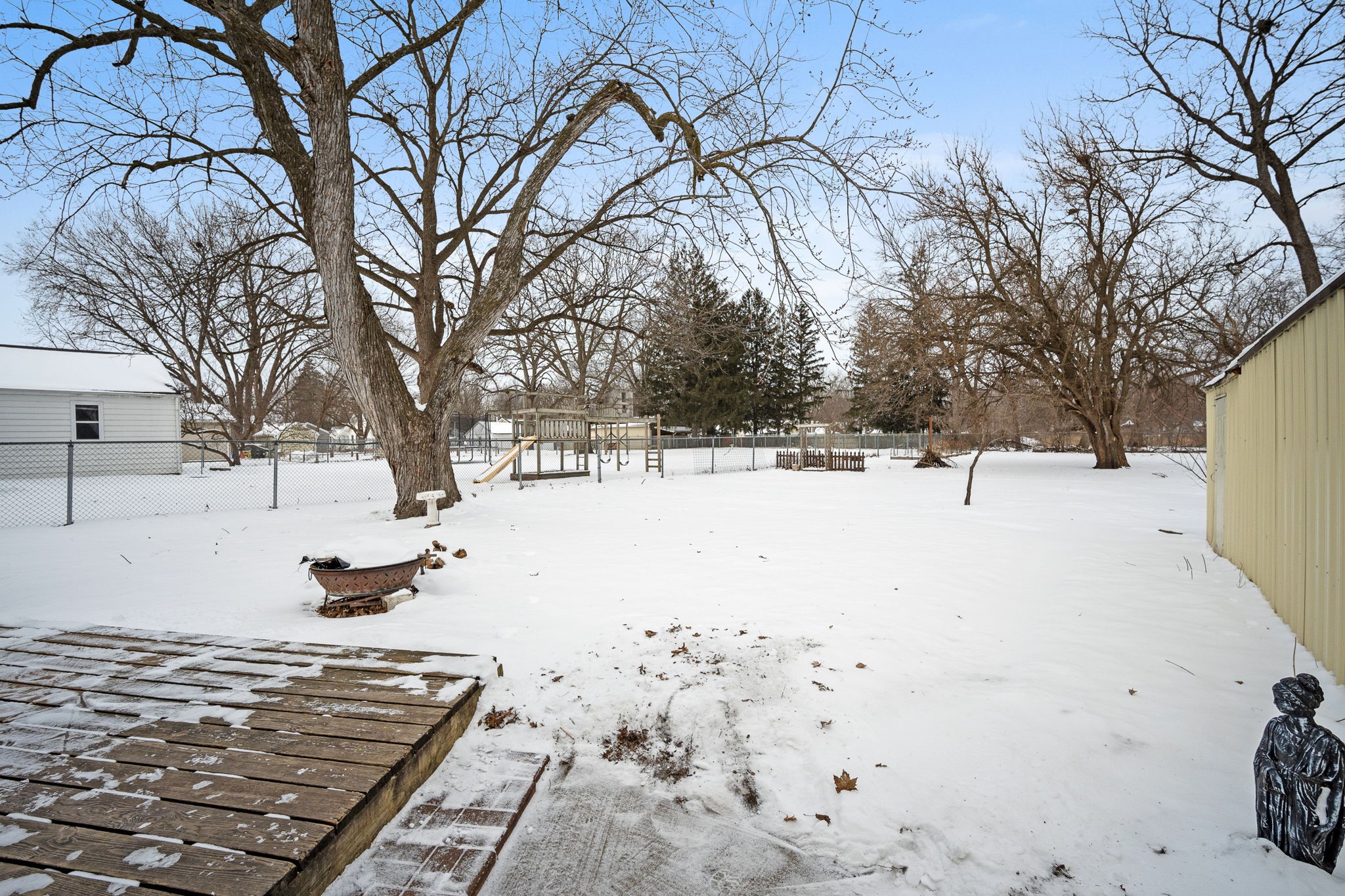 5021 Urbandale Avenue