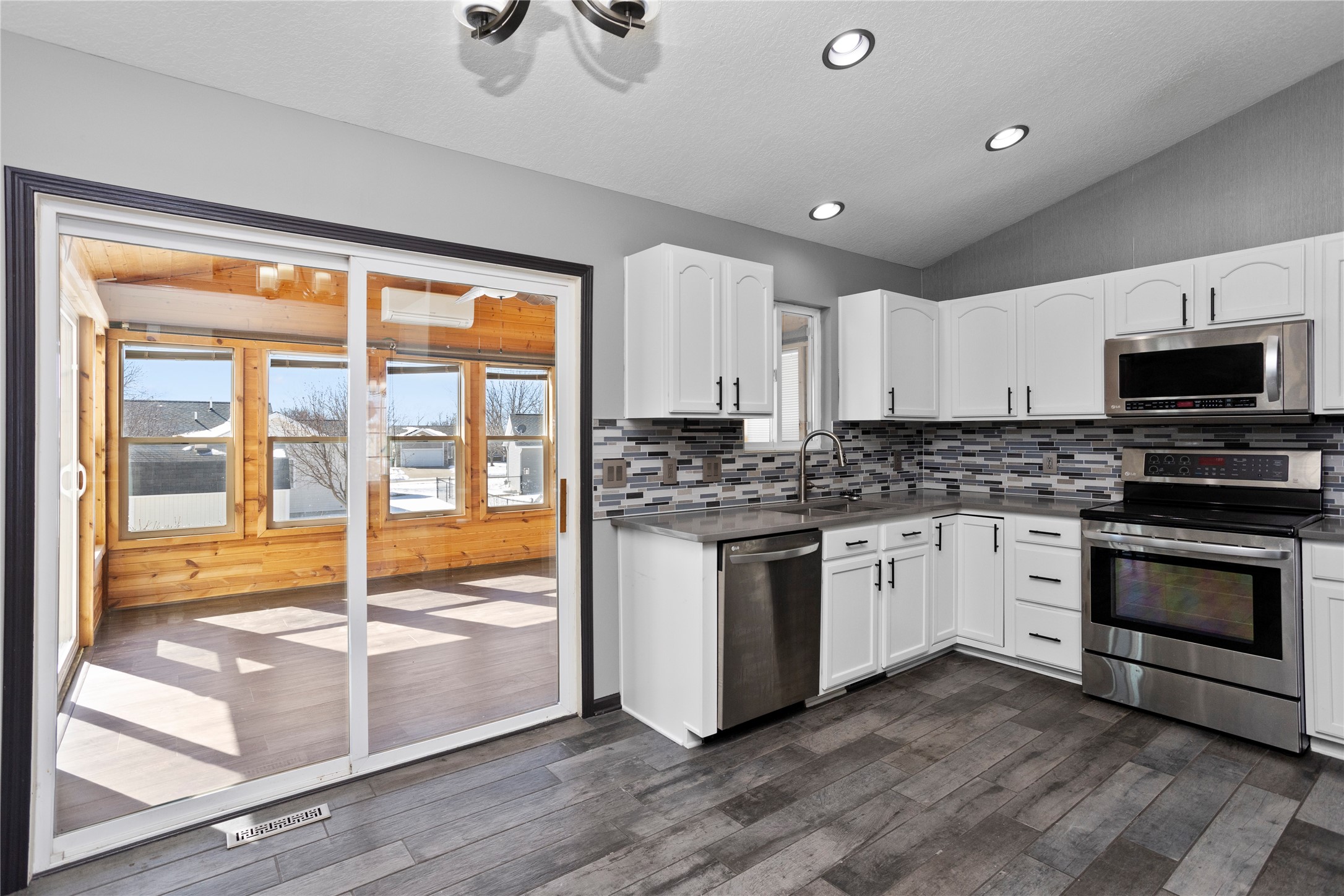 2908 SW Chestnut Drive