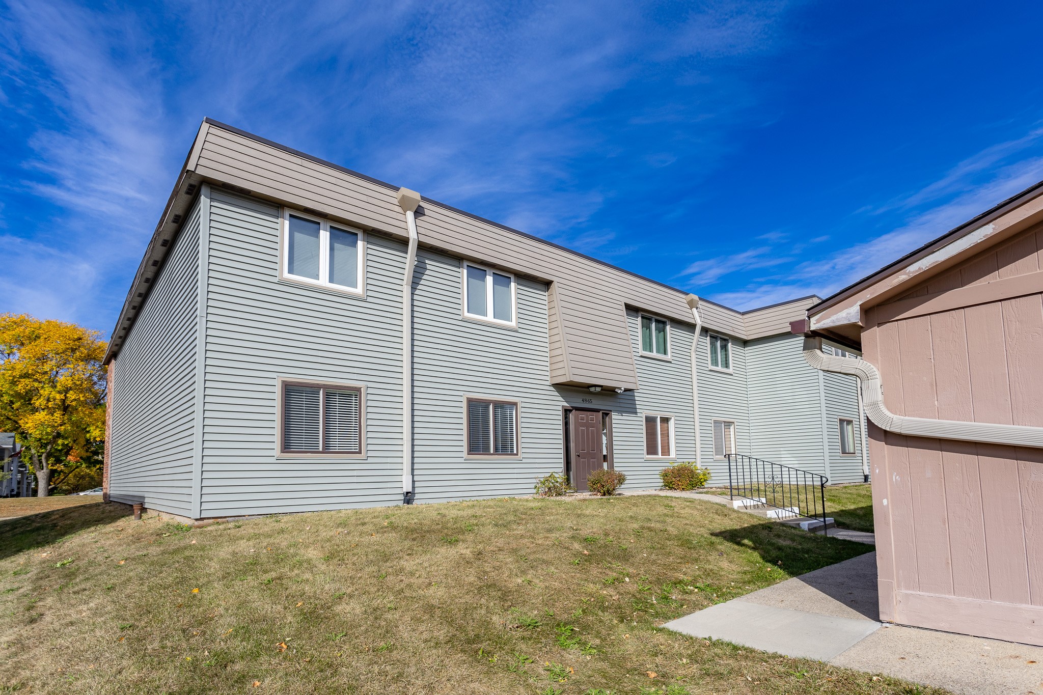 4865 Woodland Avenue 1