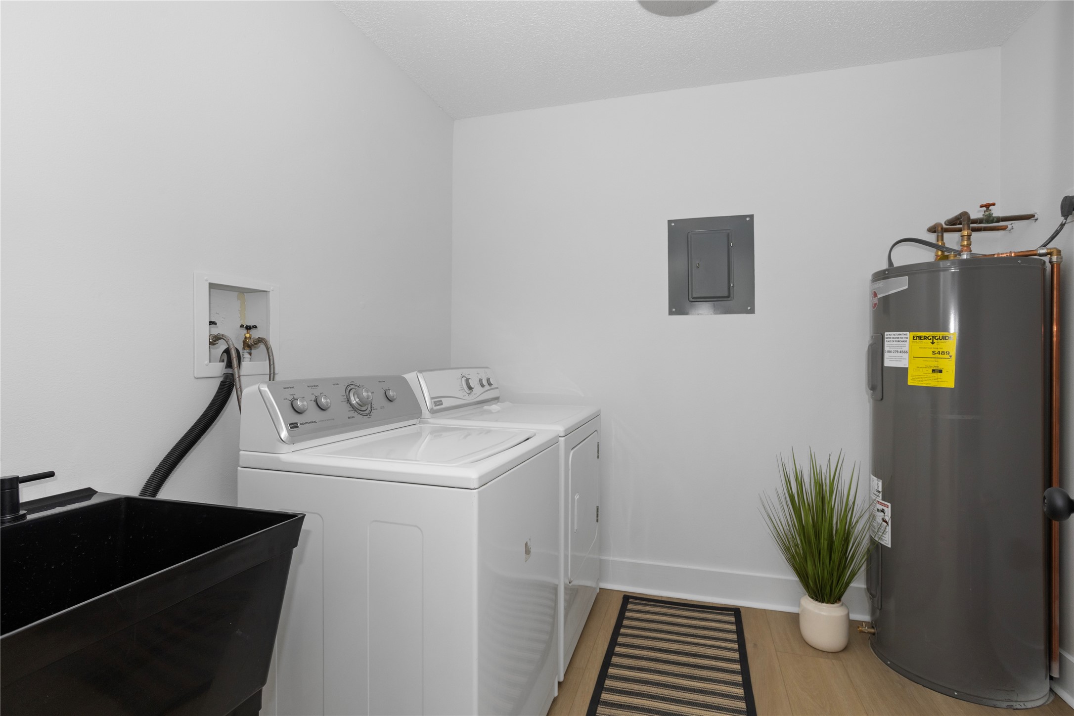 4865 Woodland Avenue 1