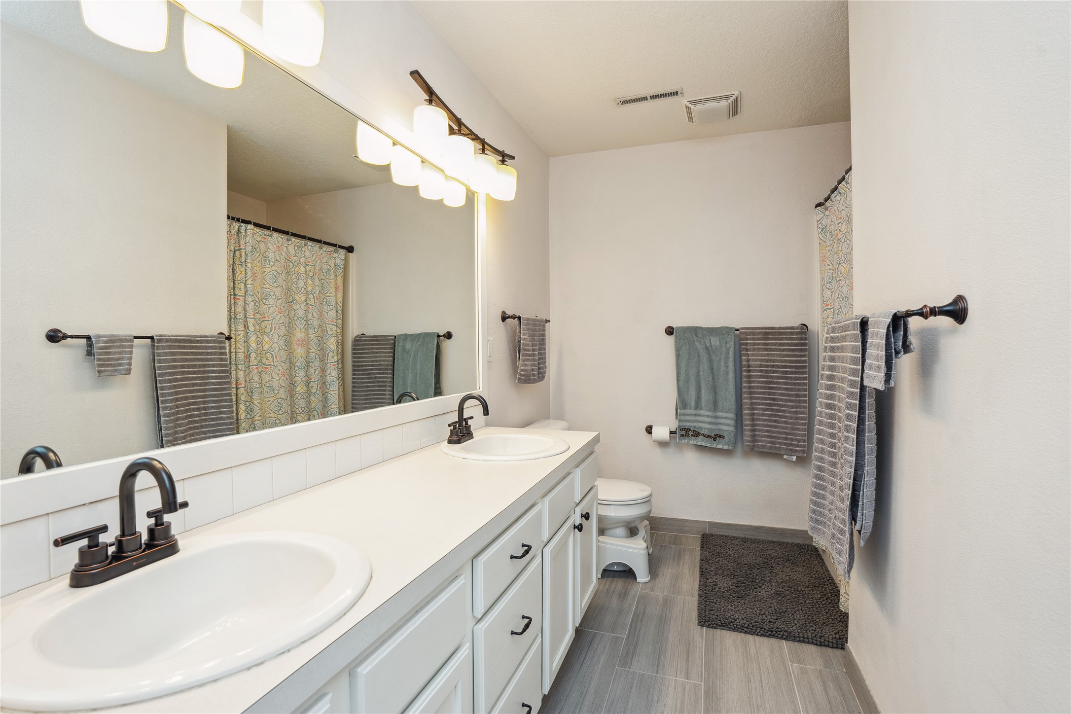 4465 Meadow Valley Drive