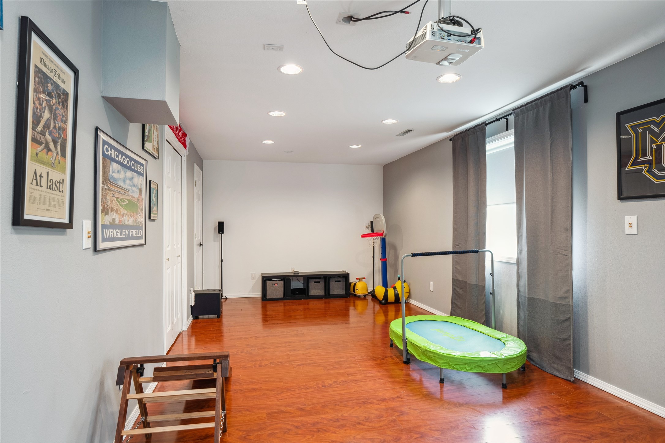 4465 Meadow Valley Drive