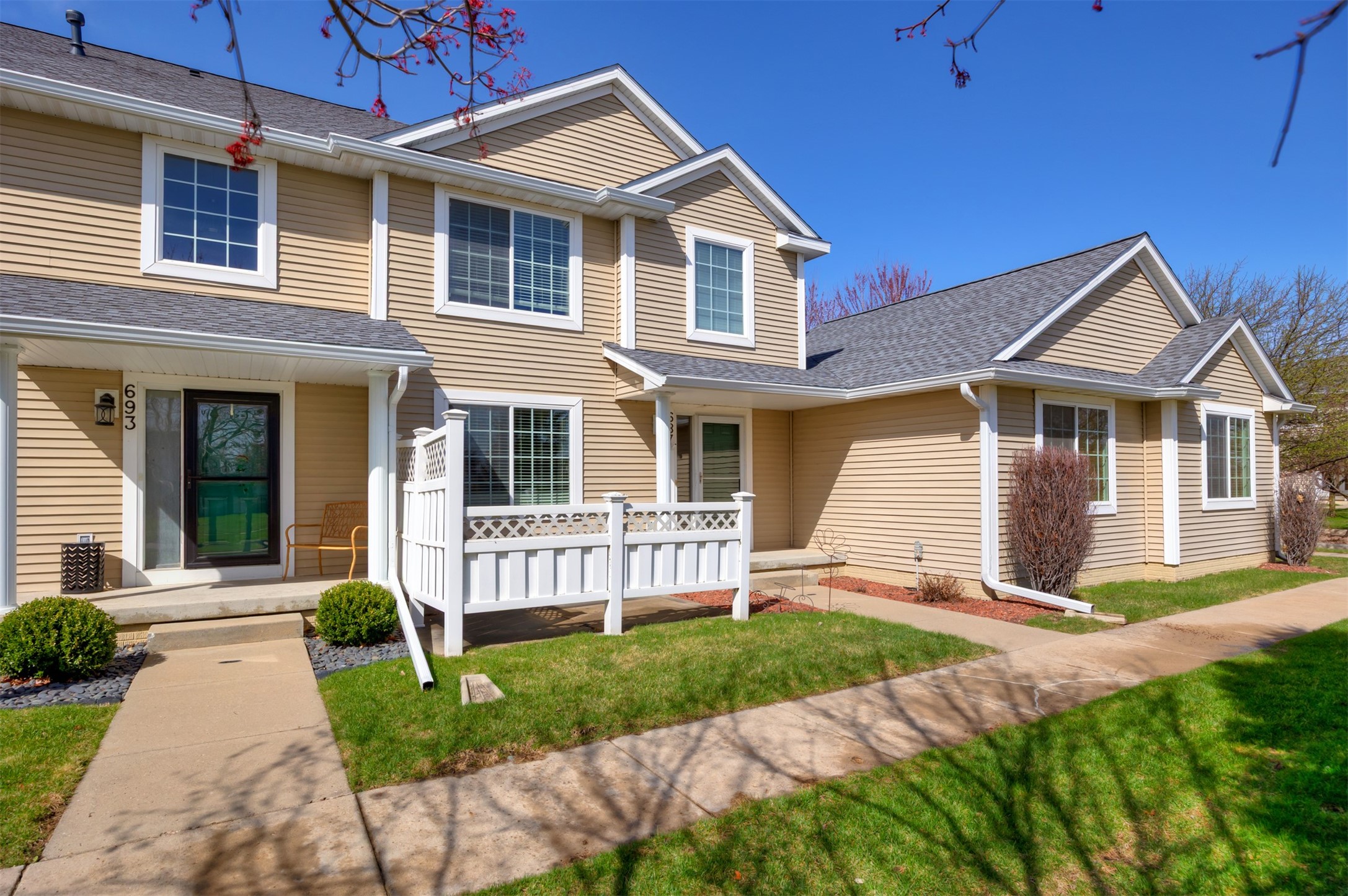 687 SE Williams Court