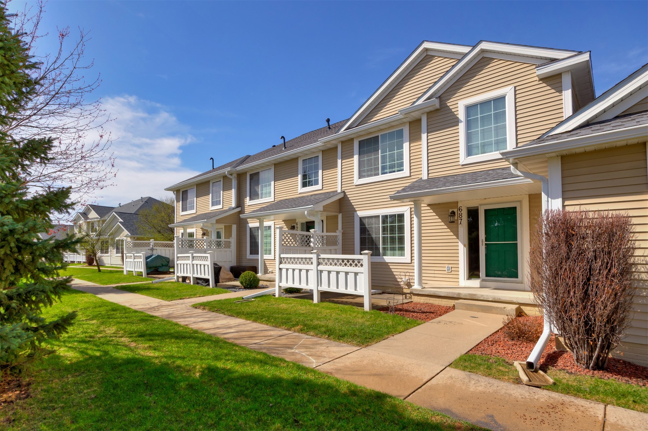 687 SE Williams Court