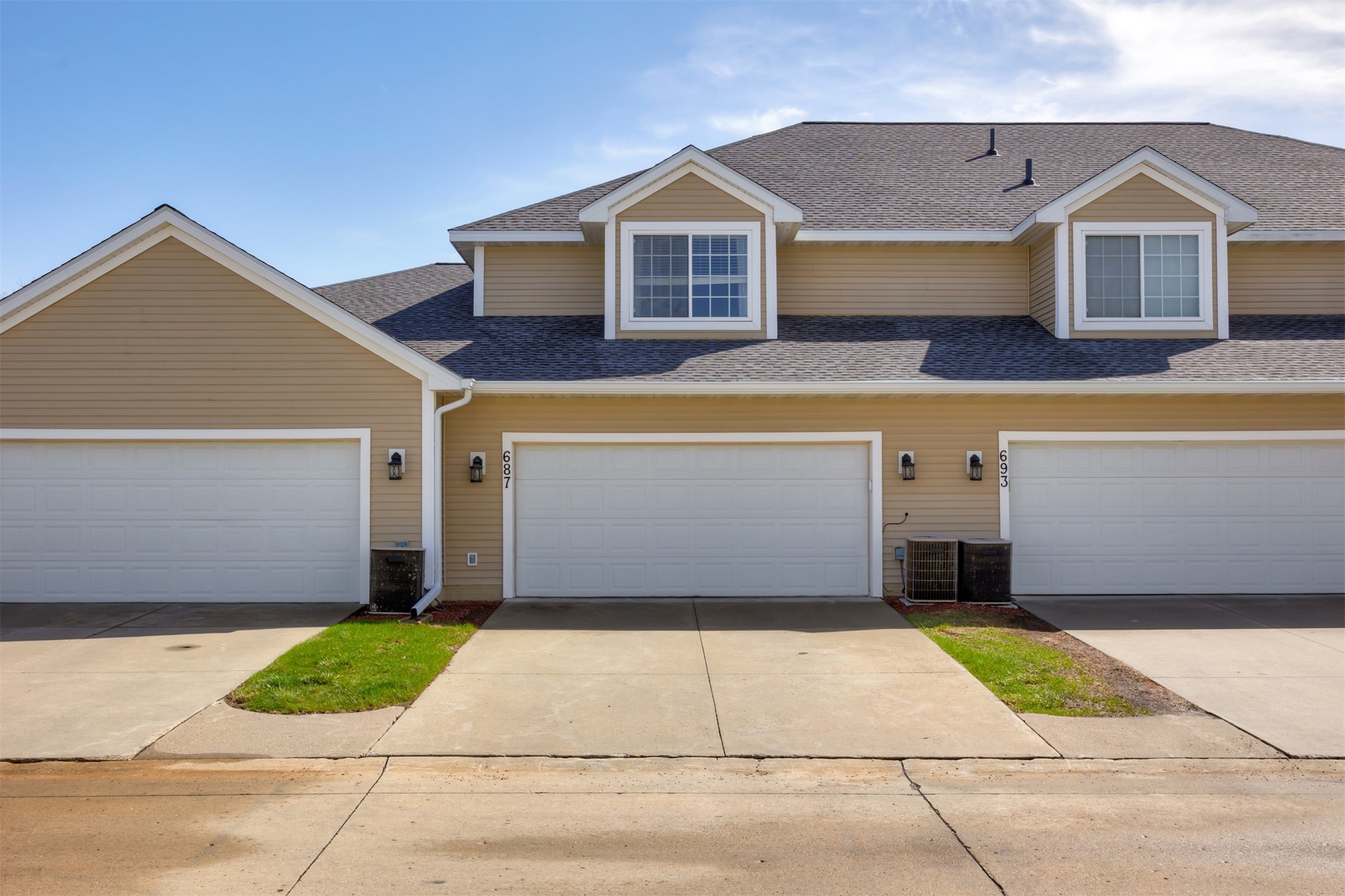 687 SE Williams Court