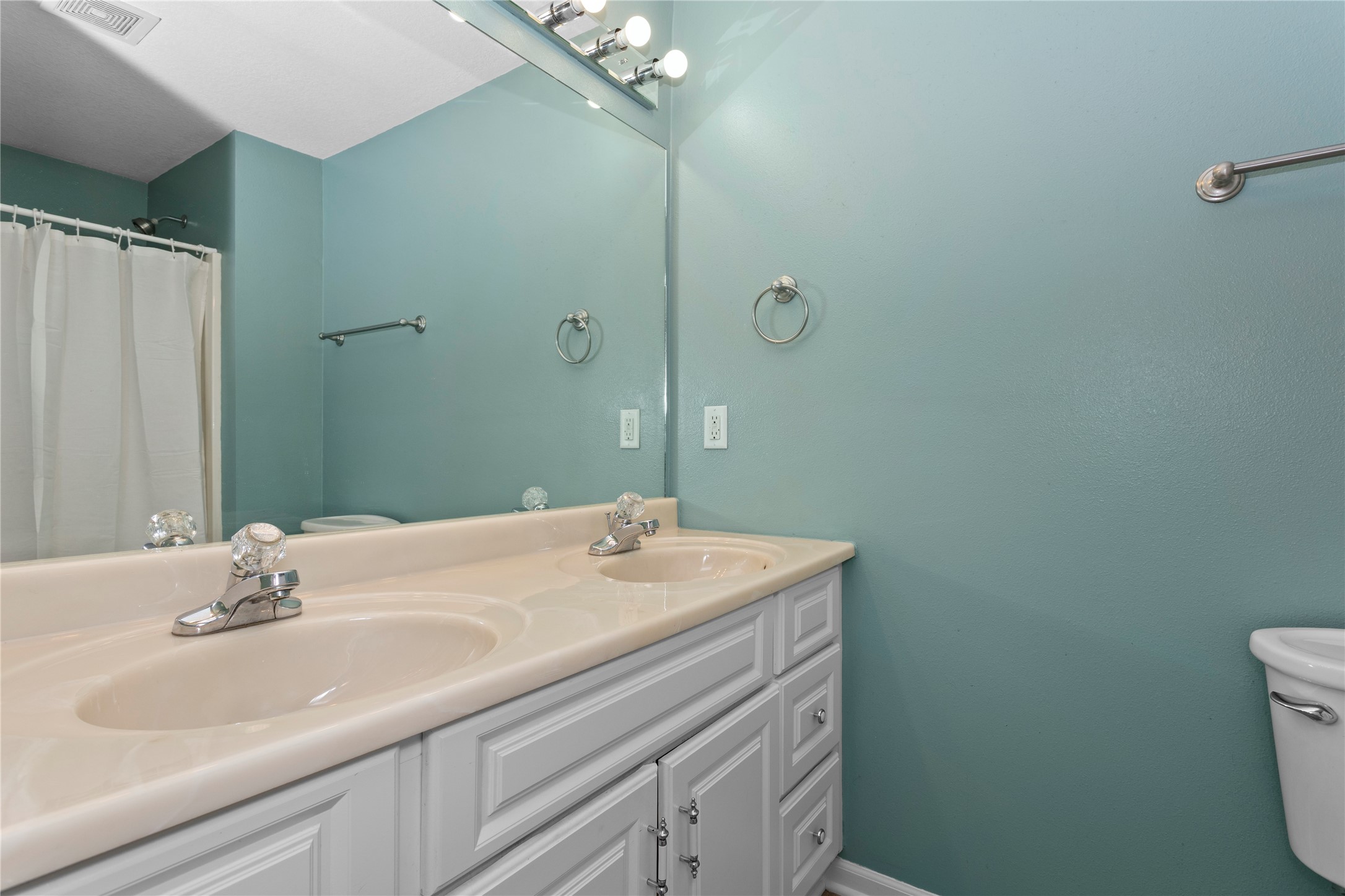 12311 Tanglewood Drive