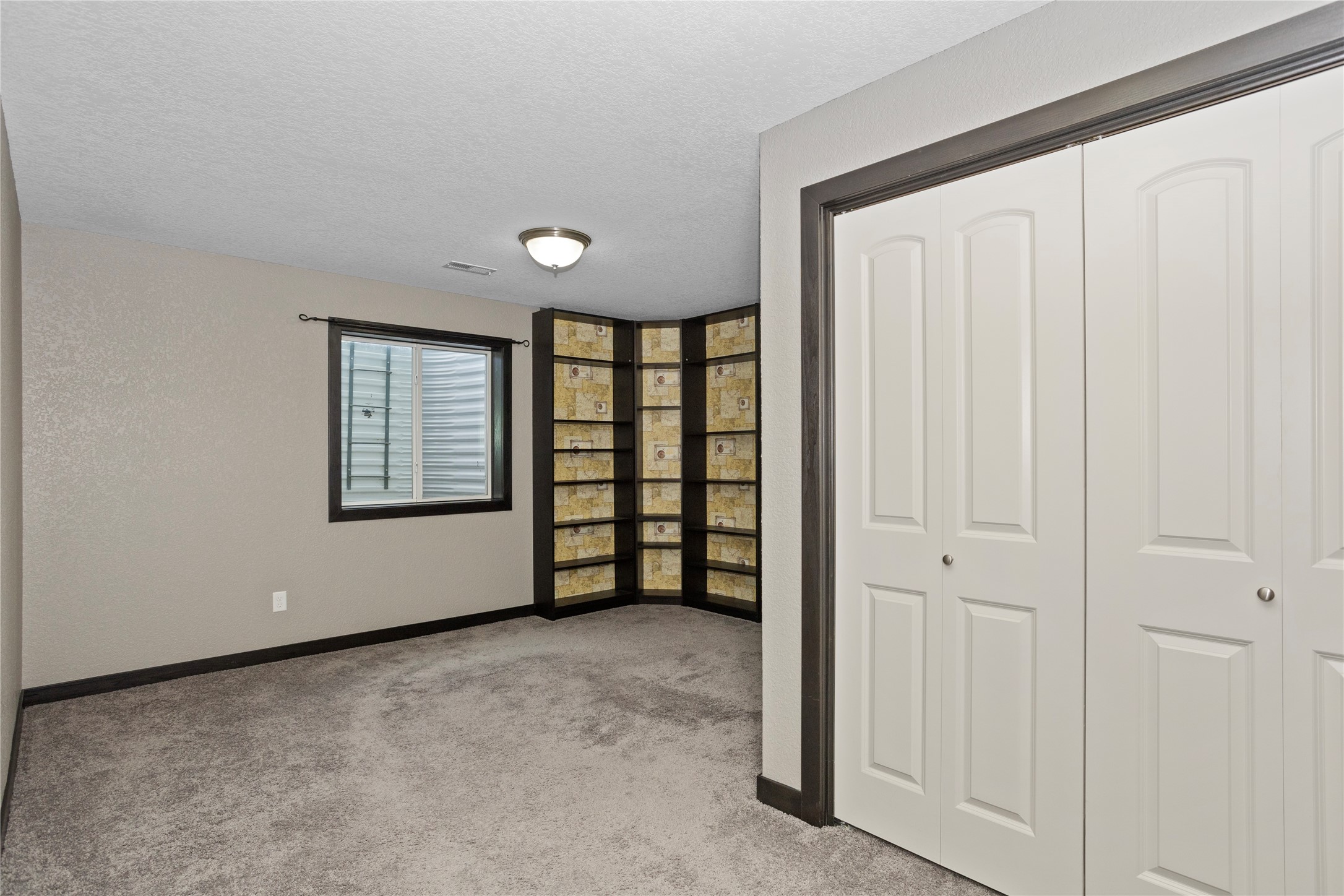 805 NE Traverse Drive