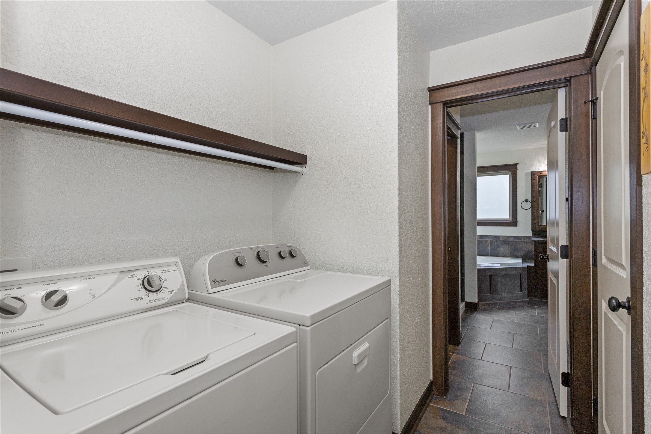 805 NE Traverse Drive