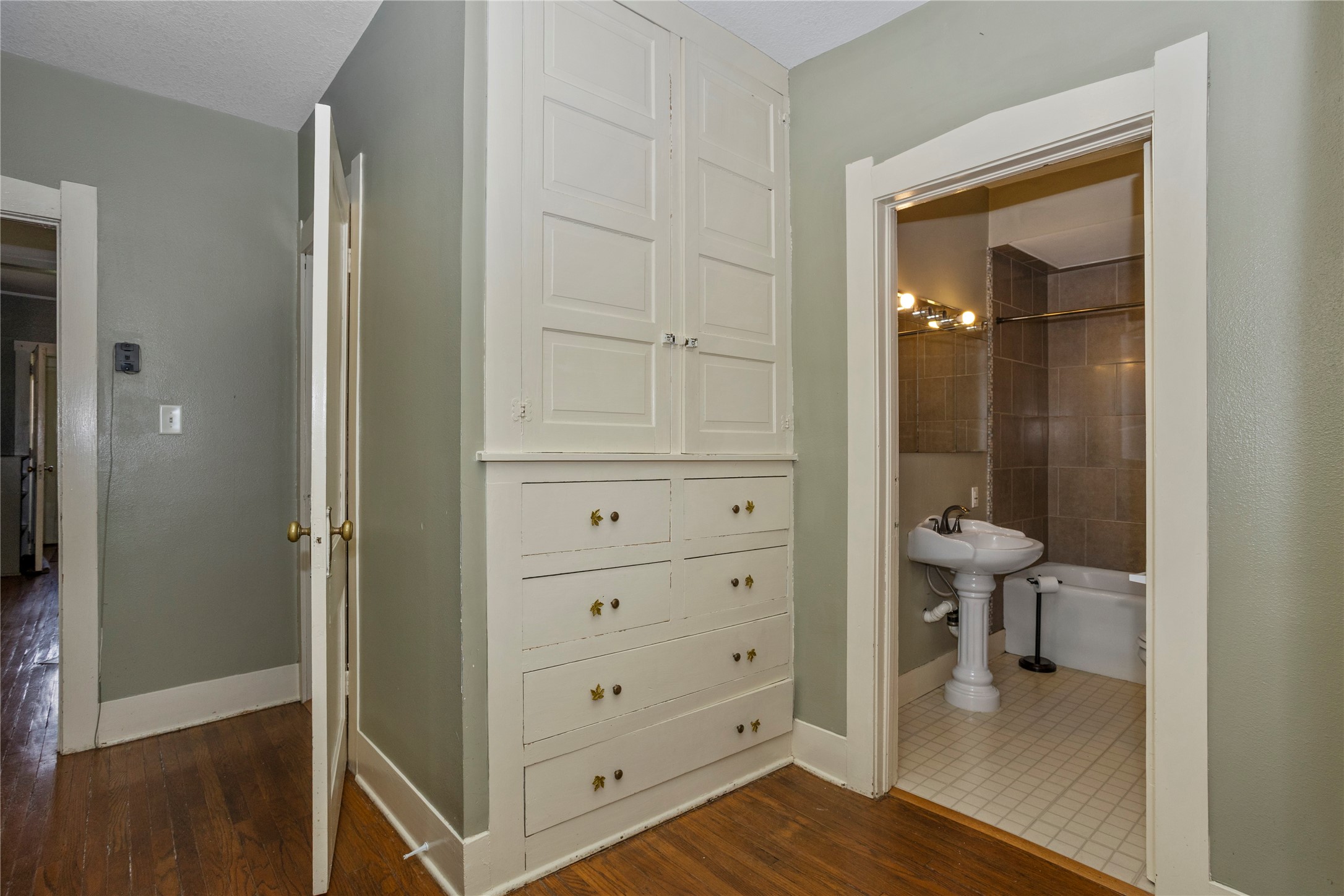 5420 Ingersoll Avenue