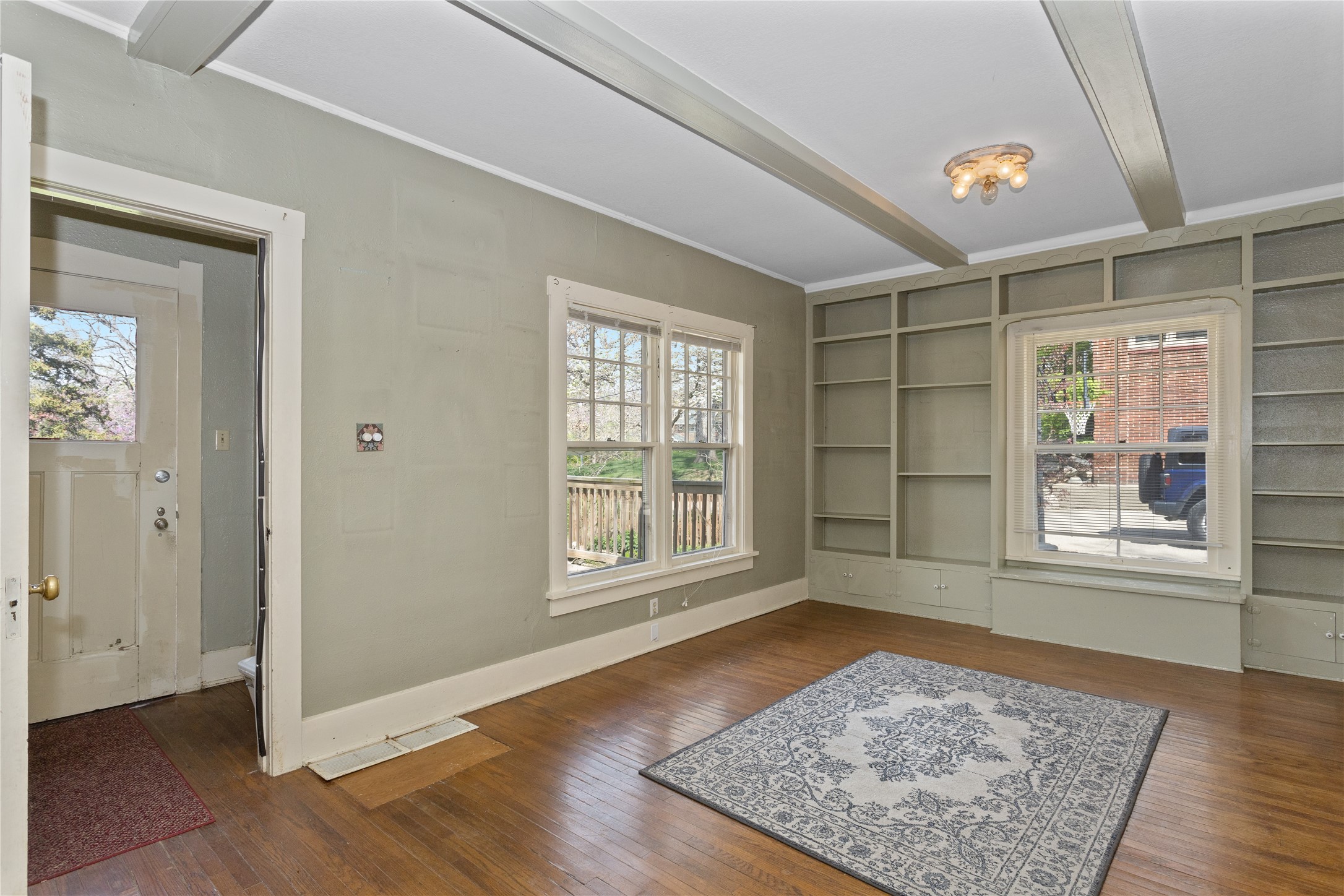 5420 Ingersoll Avenue