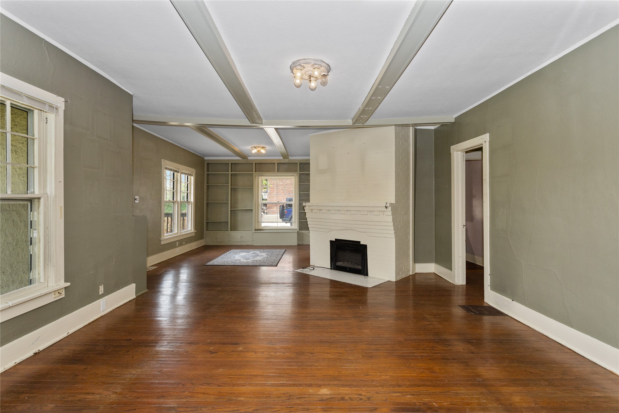 5420 Ingersoll Avenue