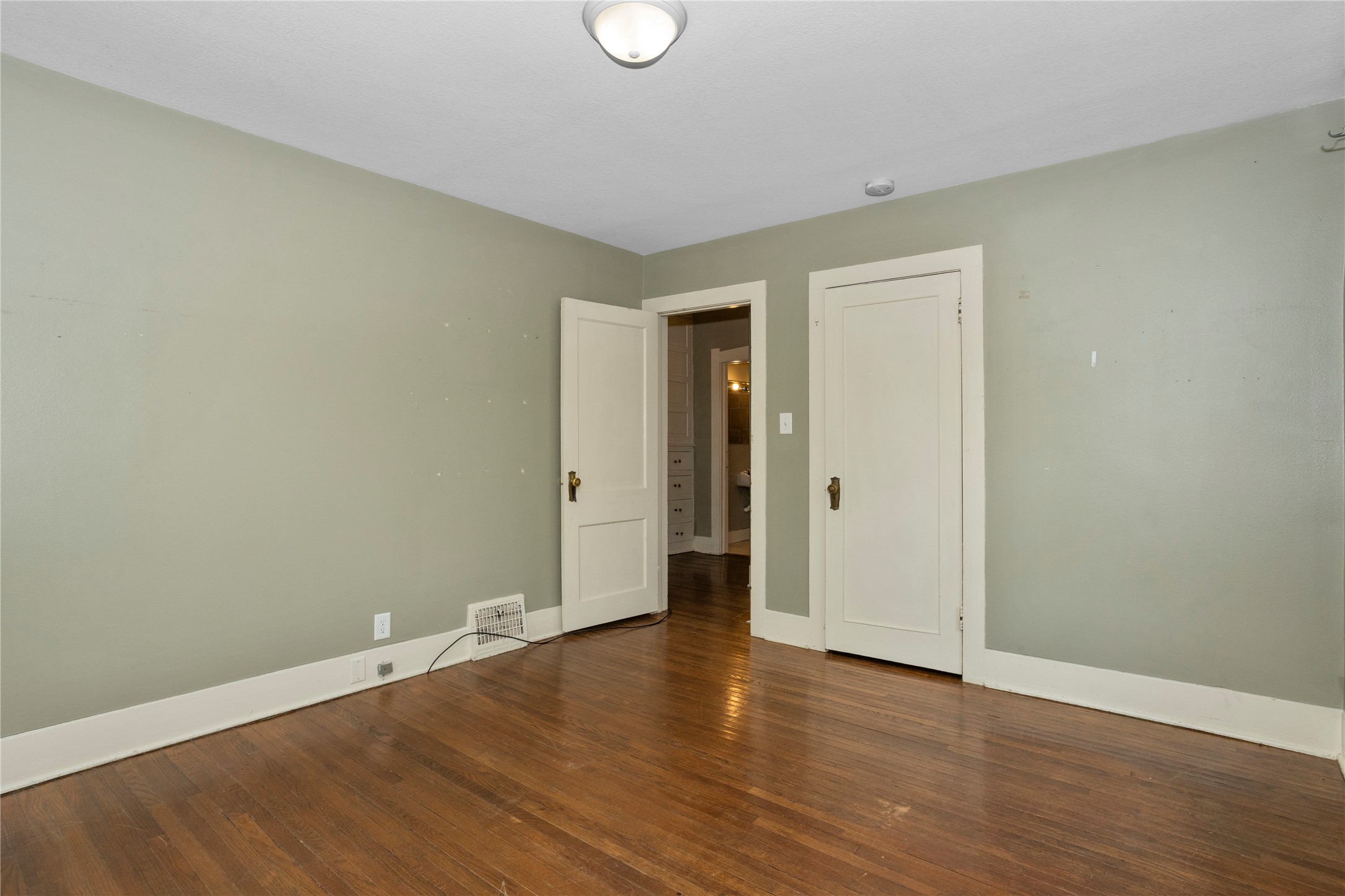 5420 Ingersoll Avenue