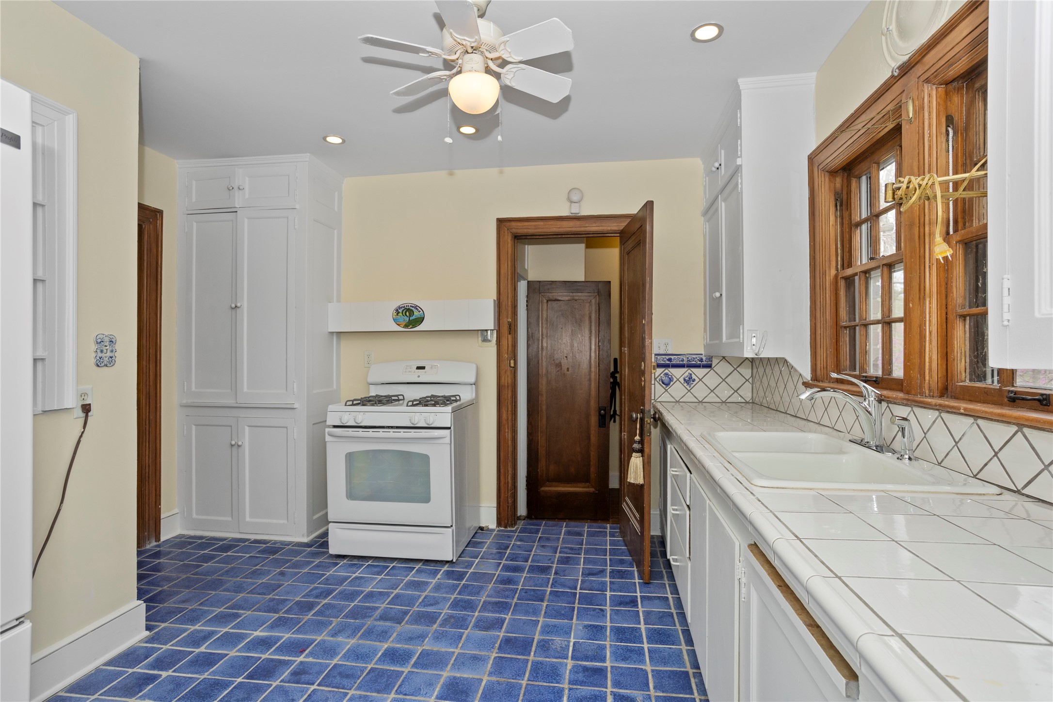 5502 Ingersoll Avenue