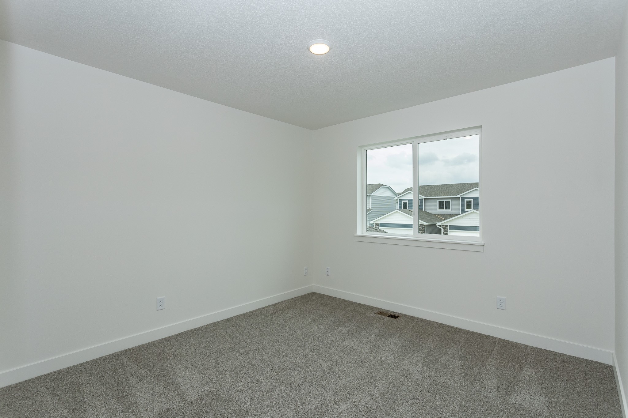 712 Campusside Place