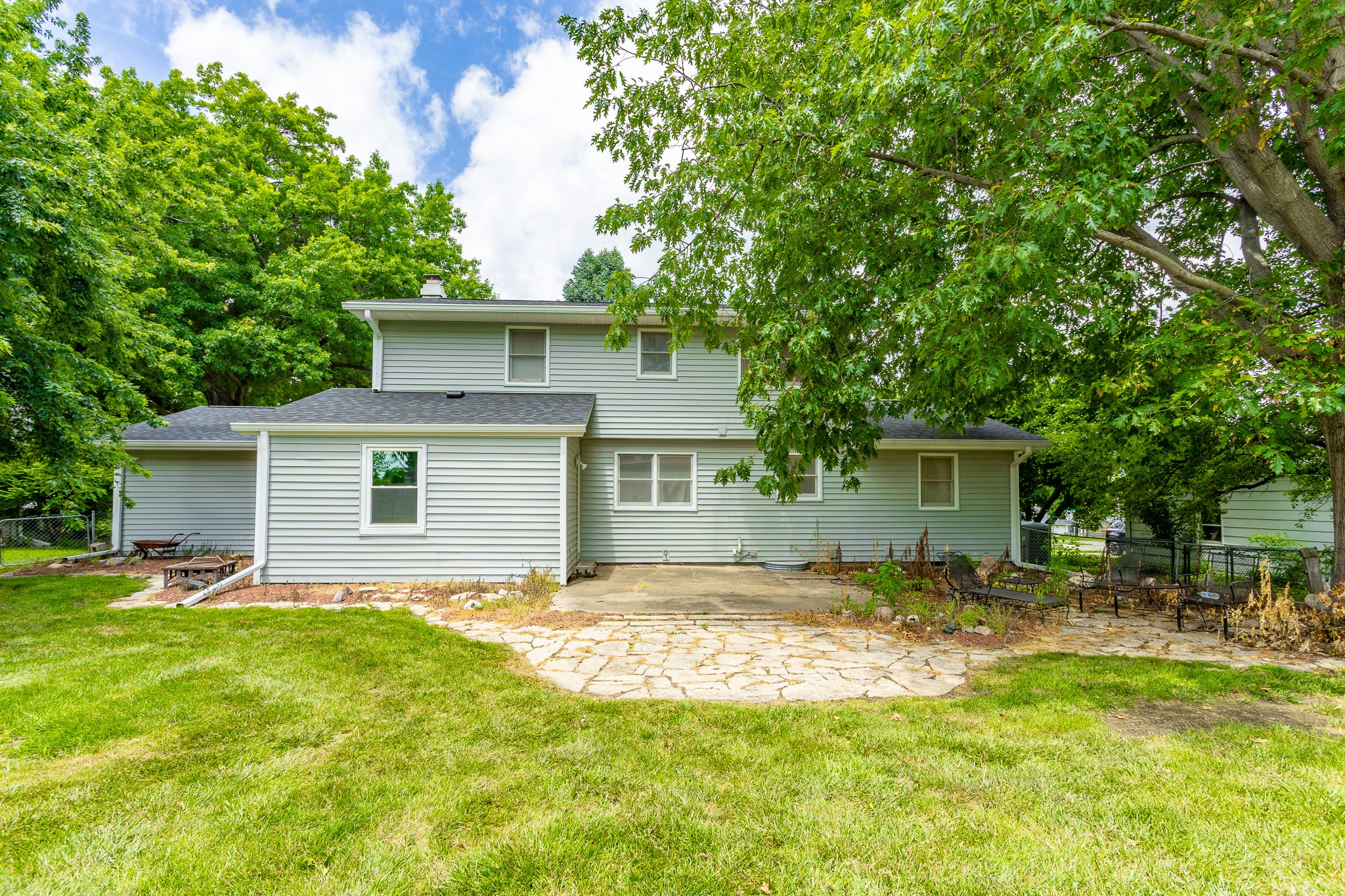 2908 Woodland Avenue