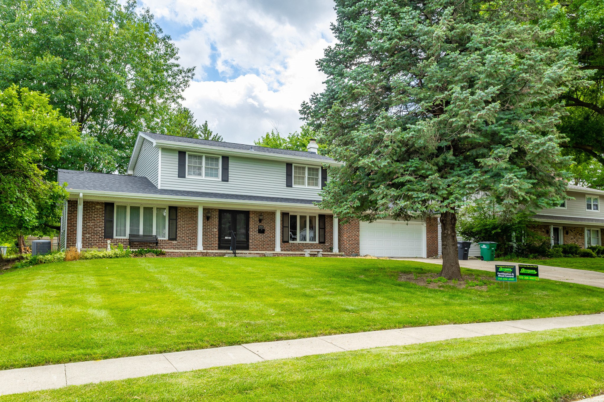 2908 Woodland Avenue