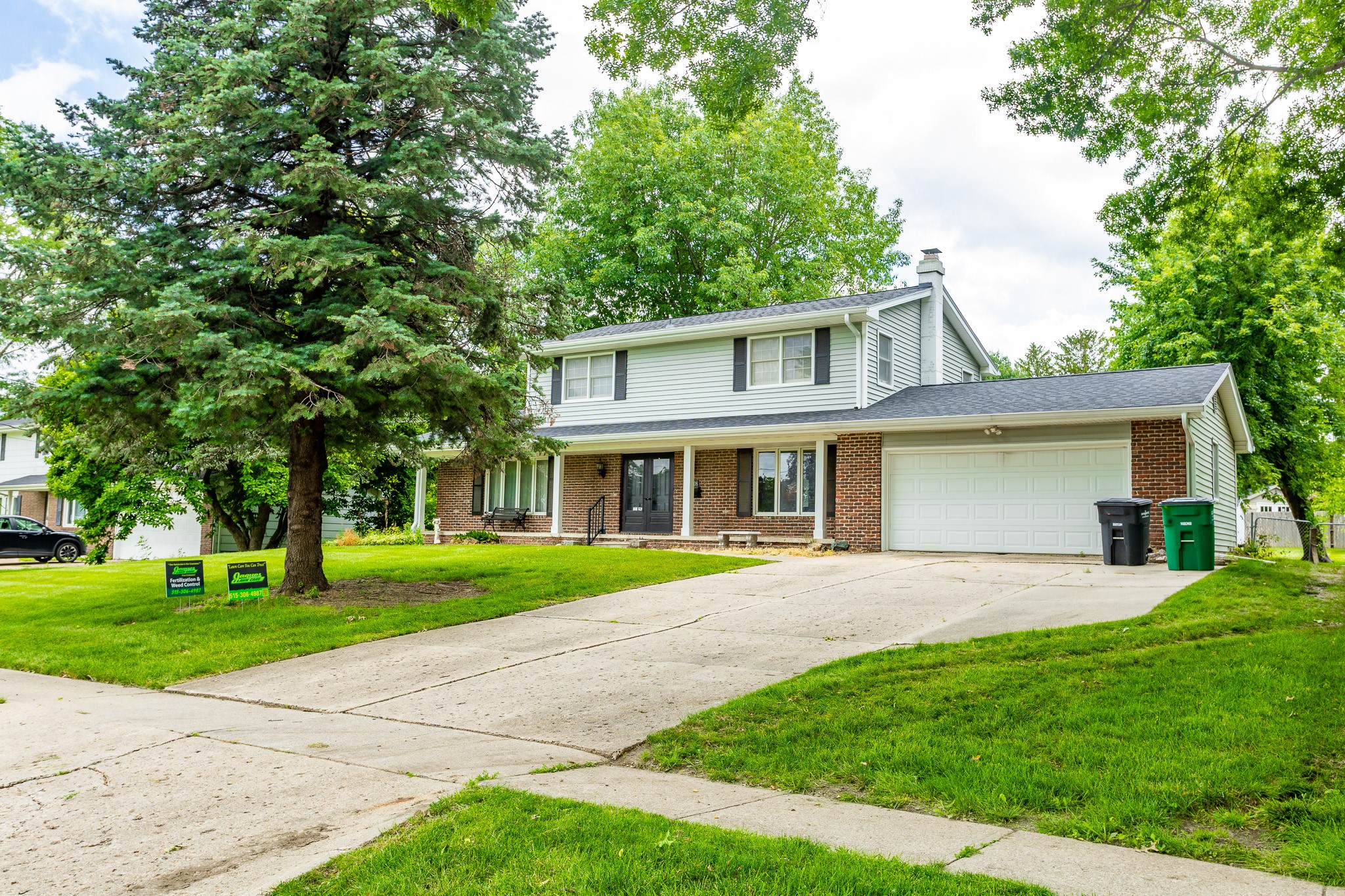 2908 Woodland Avenue