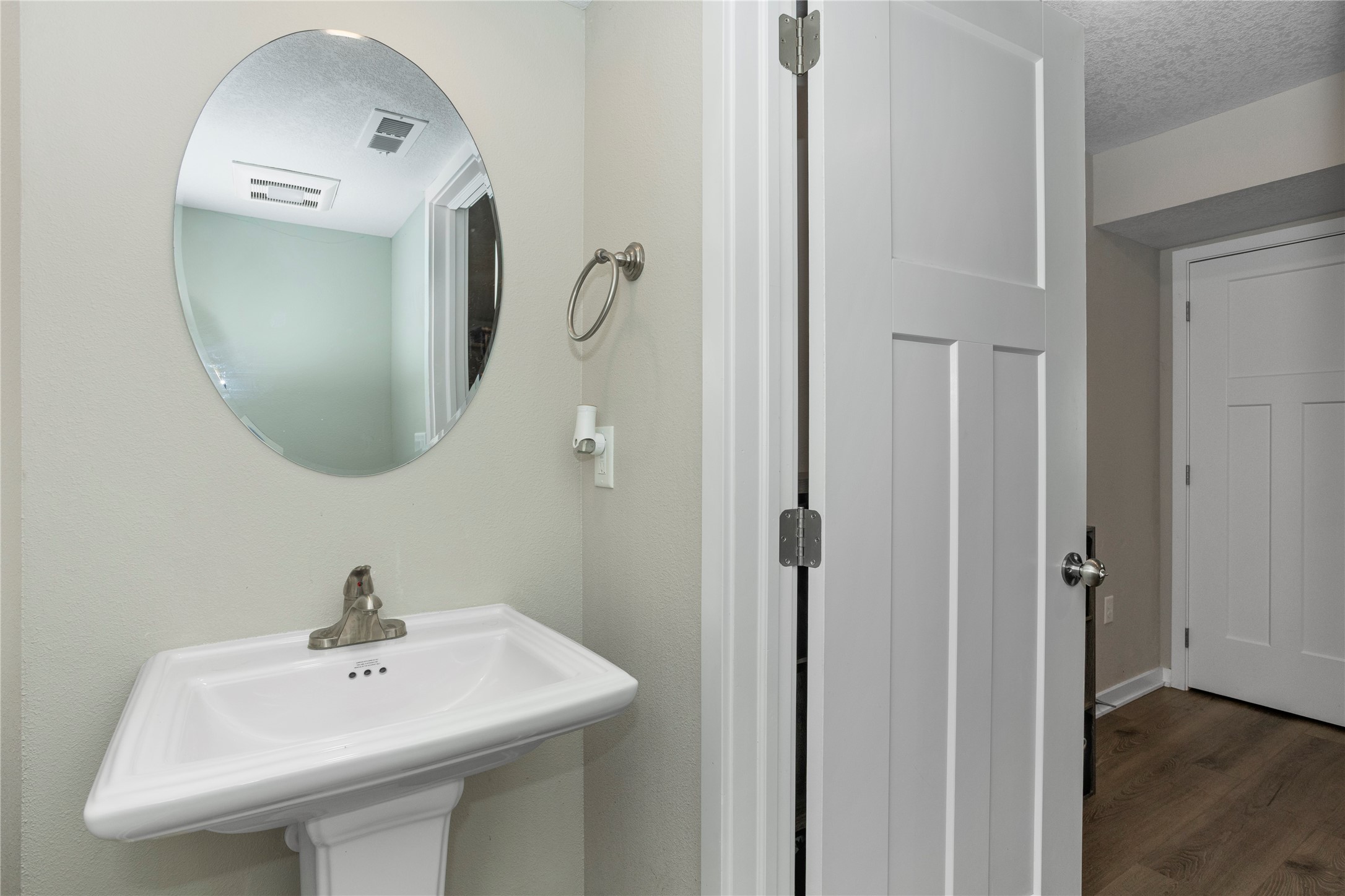 2757 SE Osier Avenue