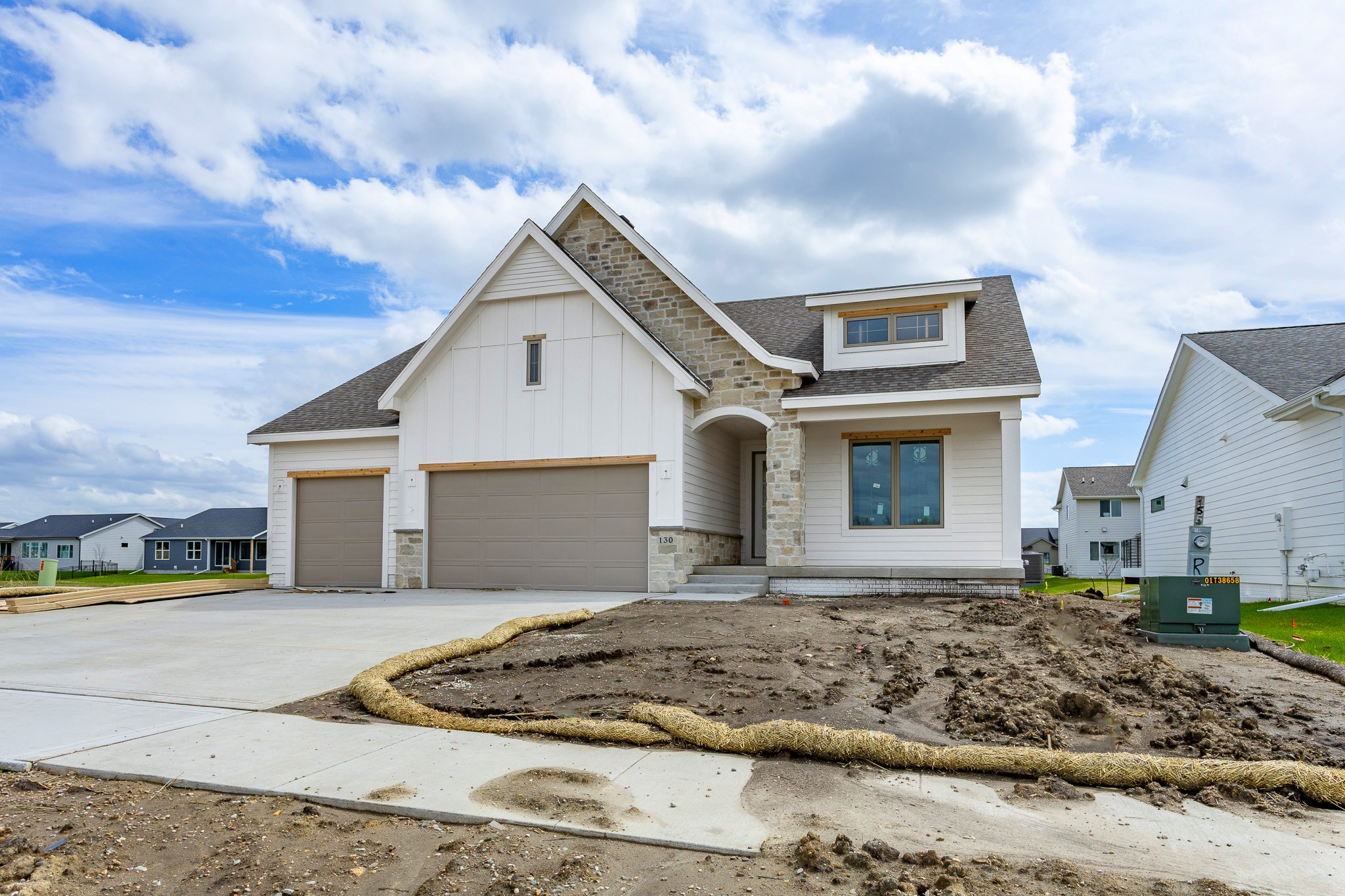 130 NW Crabtree Lane