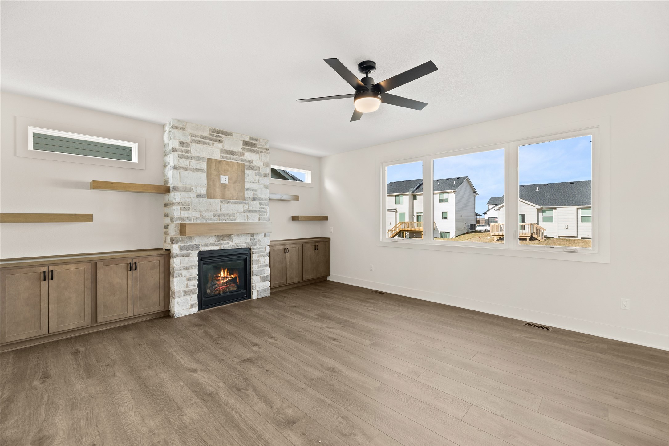295 NW Red Oak Drive
