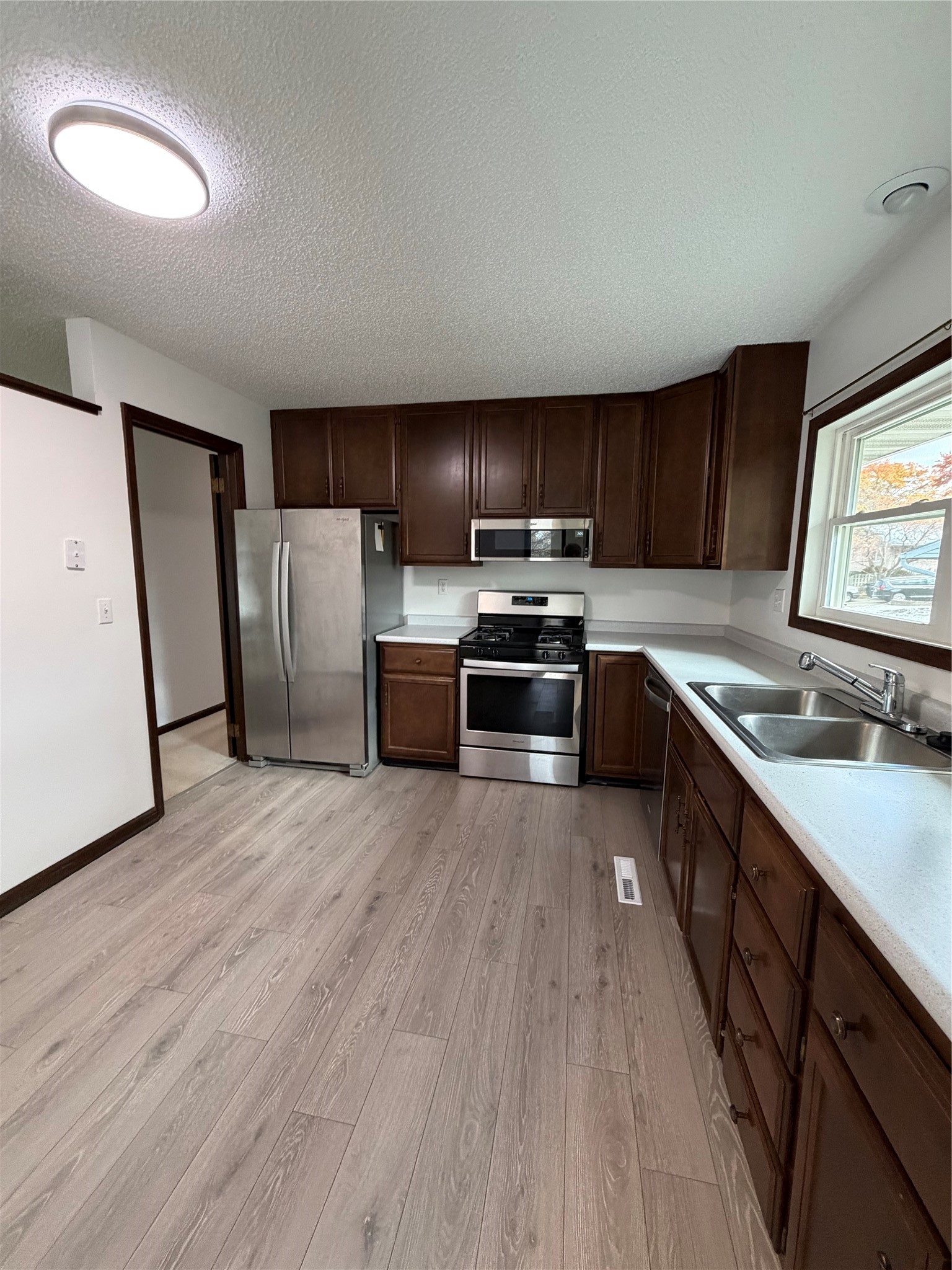 302 NW Stratford Lane