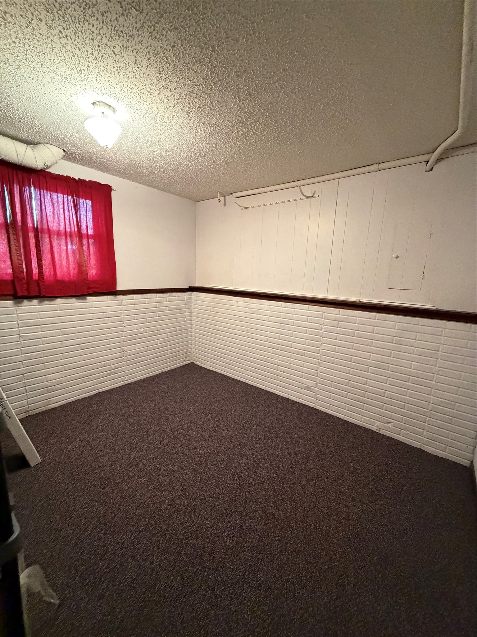 302 NW Stratford Lane