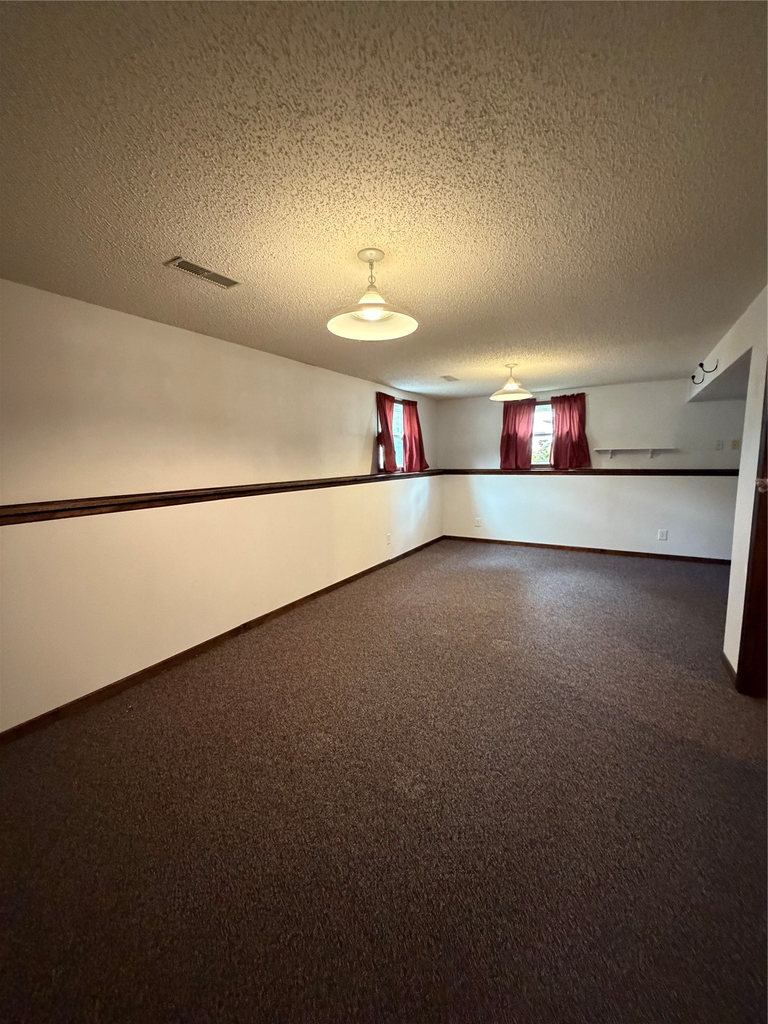 302 NW Stratford Lane