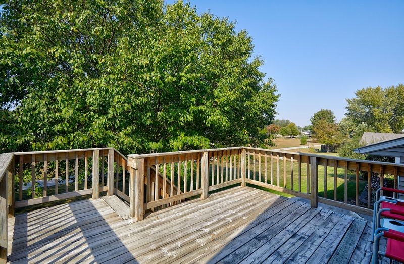 302 NW Stratford Lane