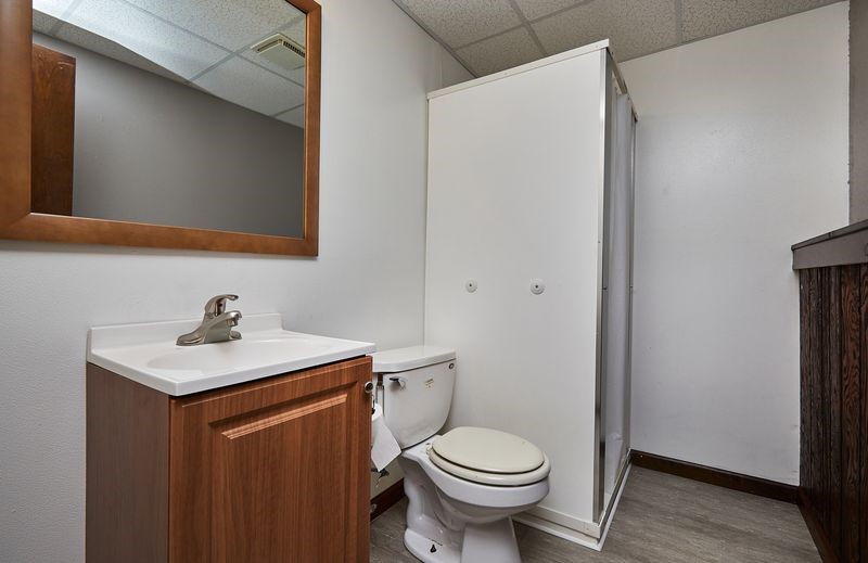 302 NW Stratford Lane