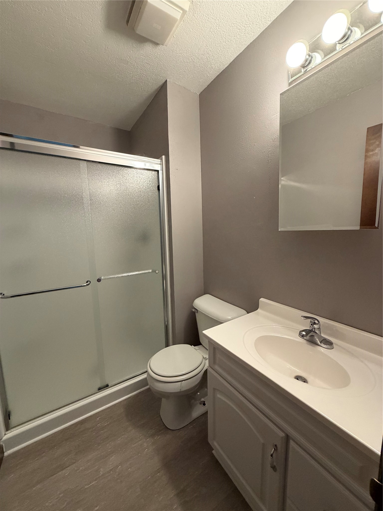 302 NW Stratford Lane