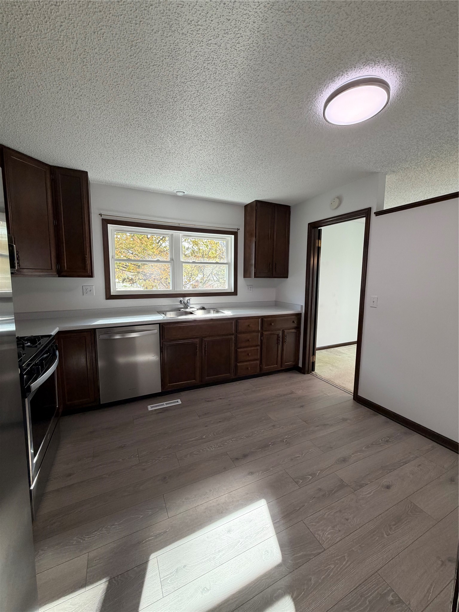 302 NW Stratford Lane