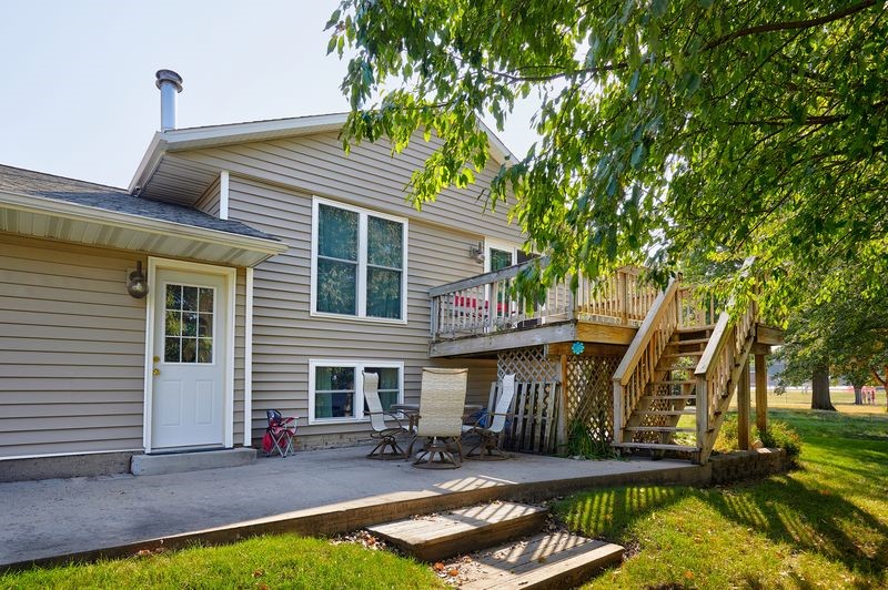 302 NW Stratford Lane