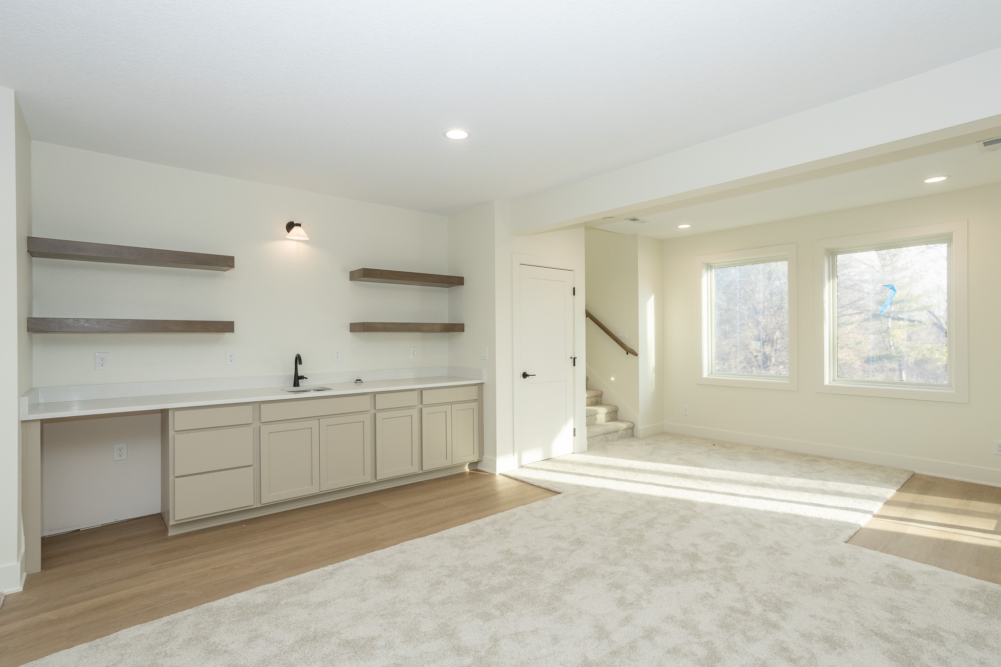 1390 NW Red Oak Drive