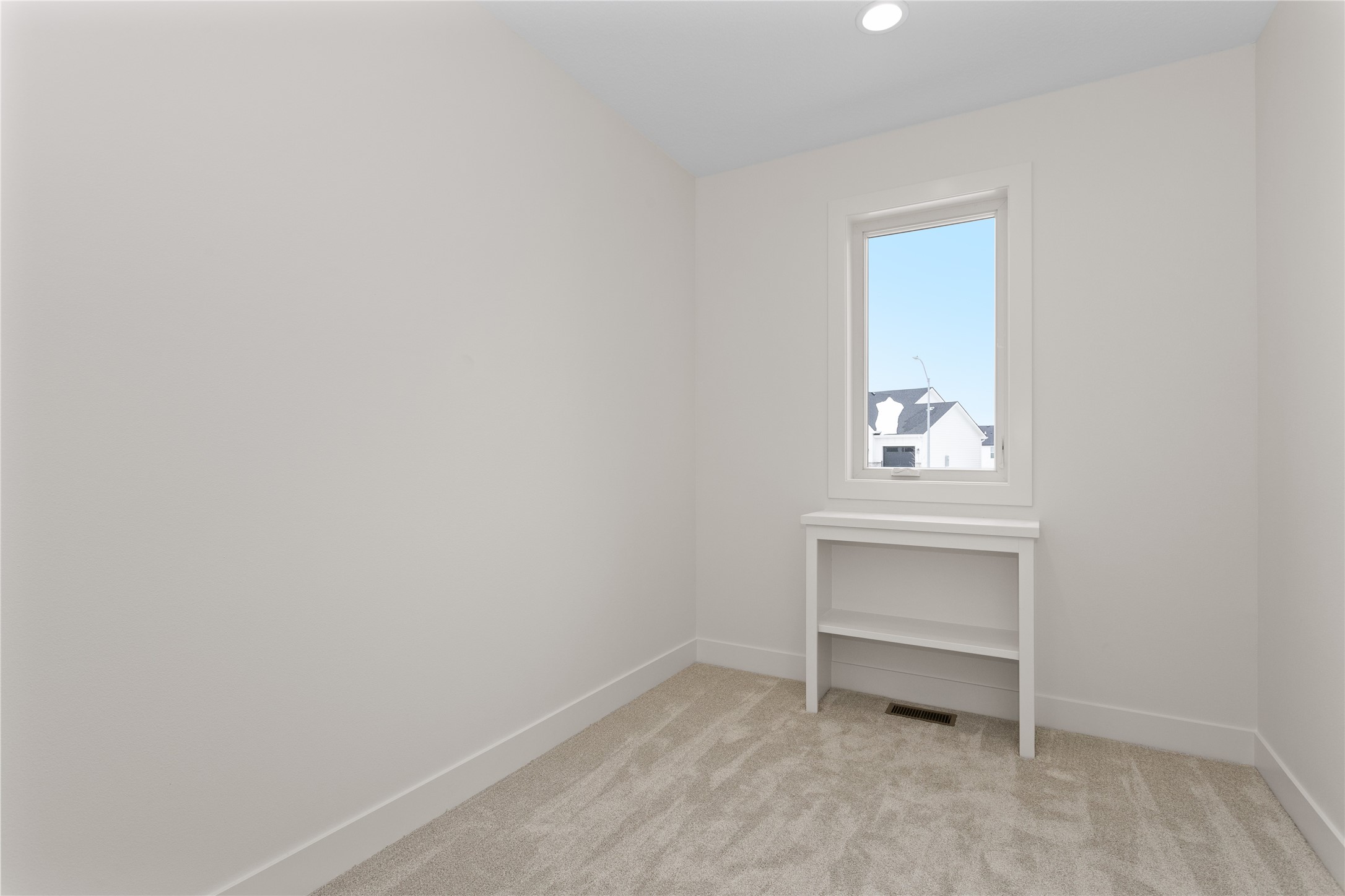 1390 NW Red Oak Drive