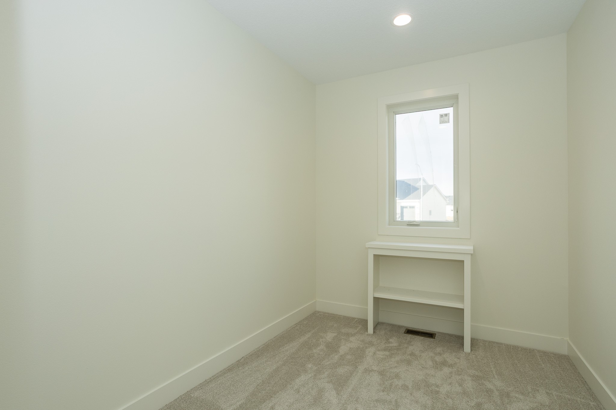 1390 NW Red Oak Drive