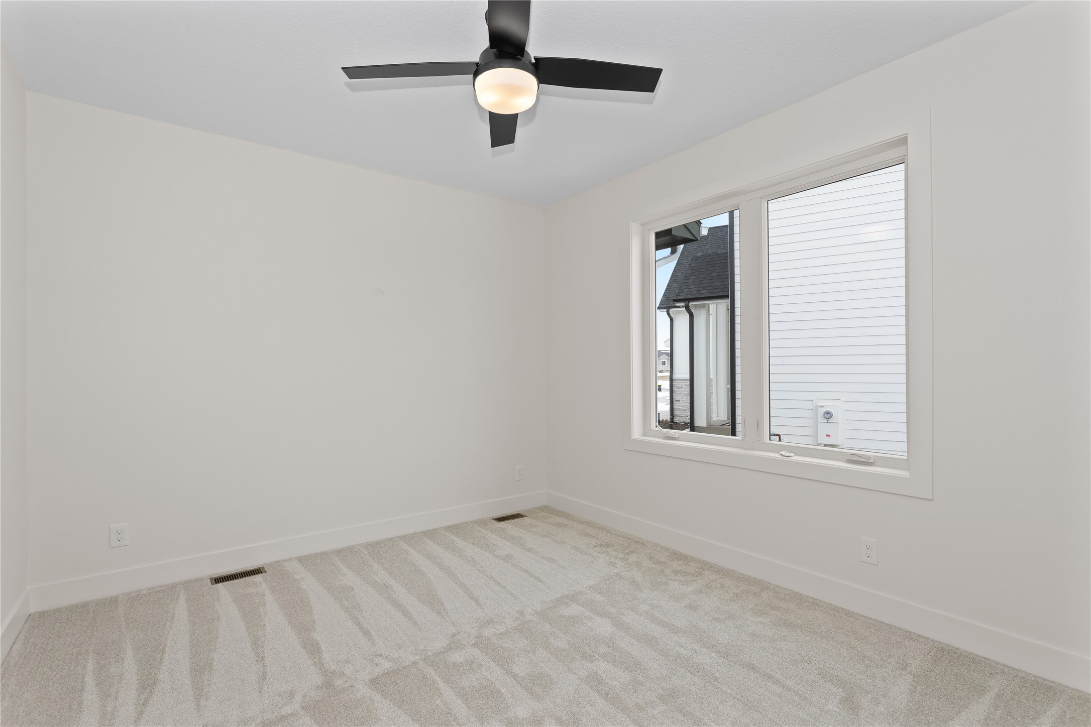 1390 NW Red Oak Drive