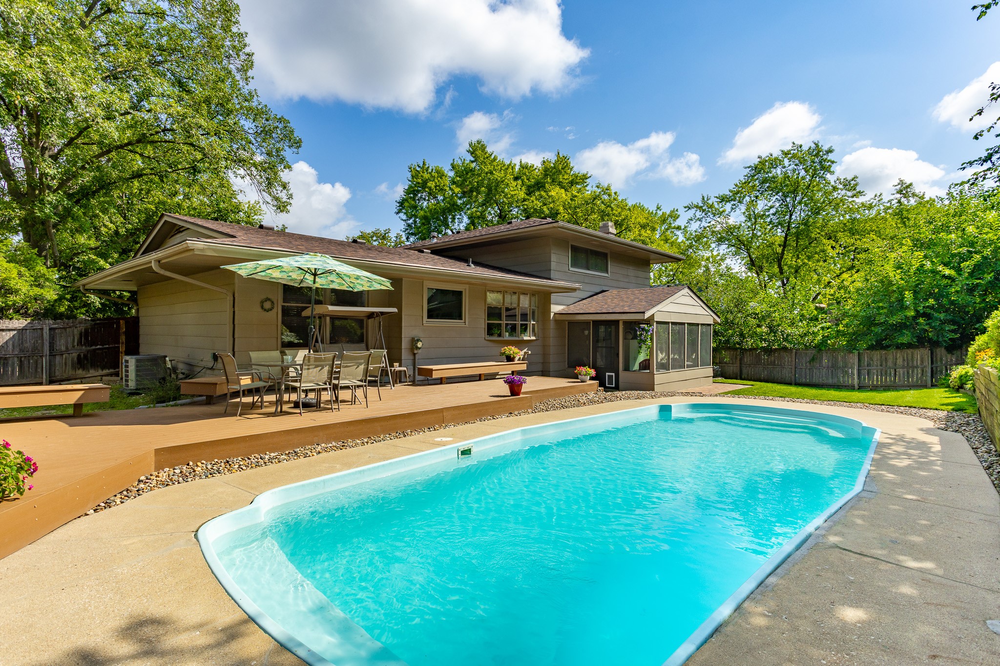 2408 Pleasant Street