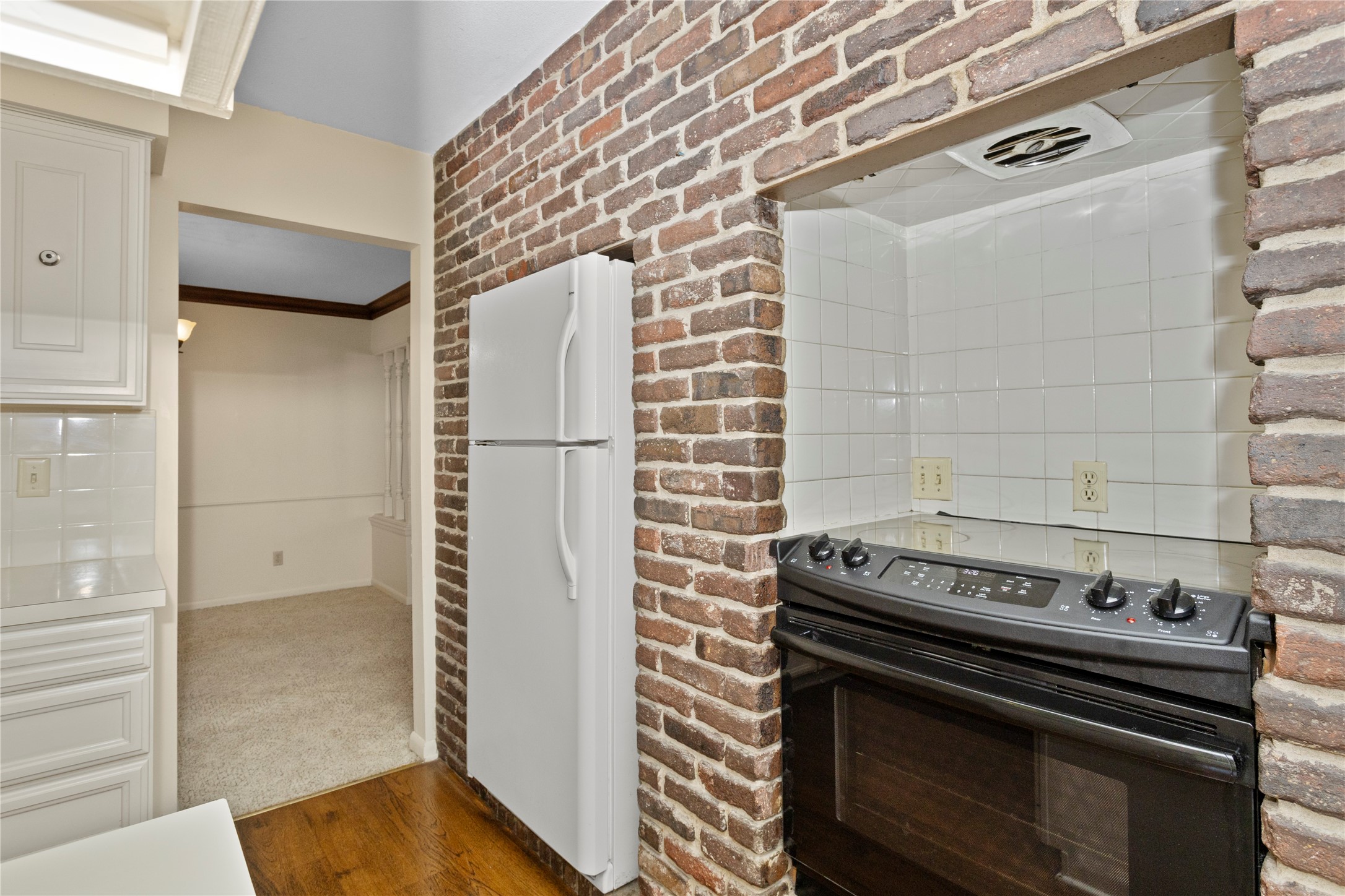 2408 Pleasant Street